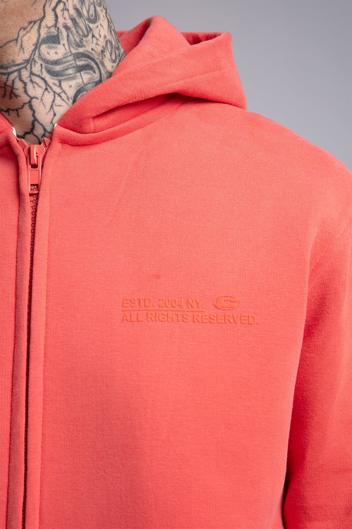 Kabartma Yazılı Fermuarlı Kapüşonlu Sweatshirt