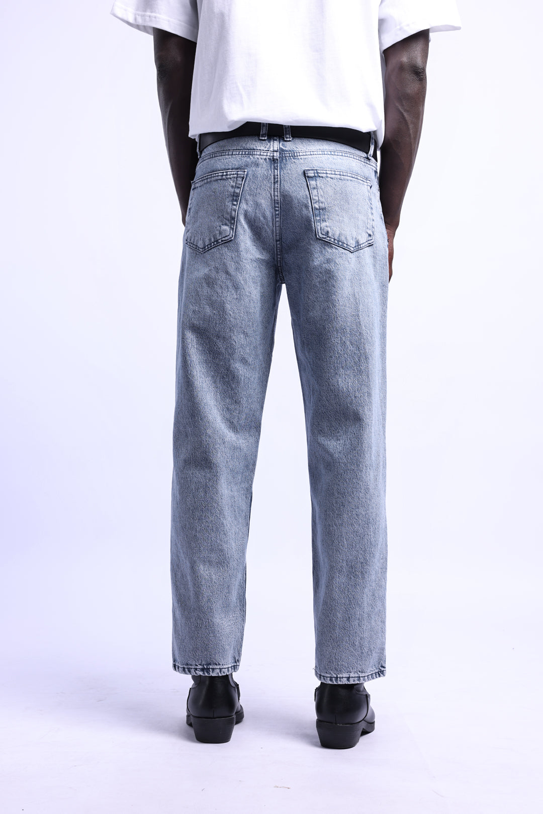 Nakış Detaylı Yıkamalı Jean