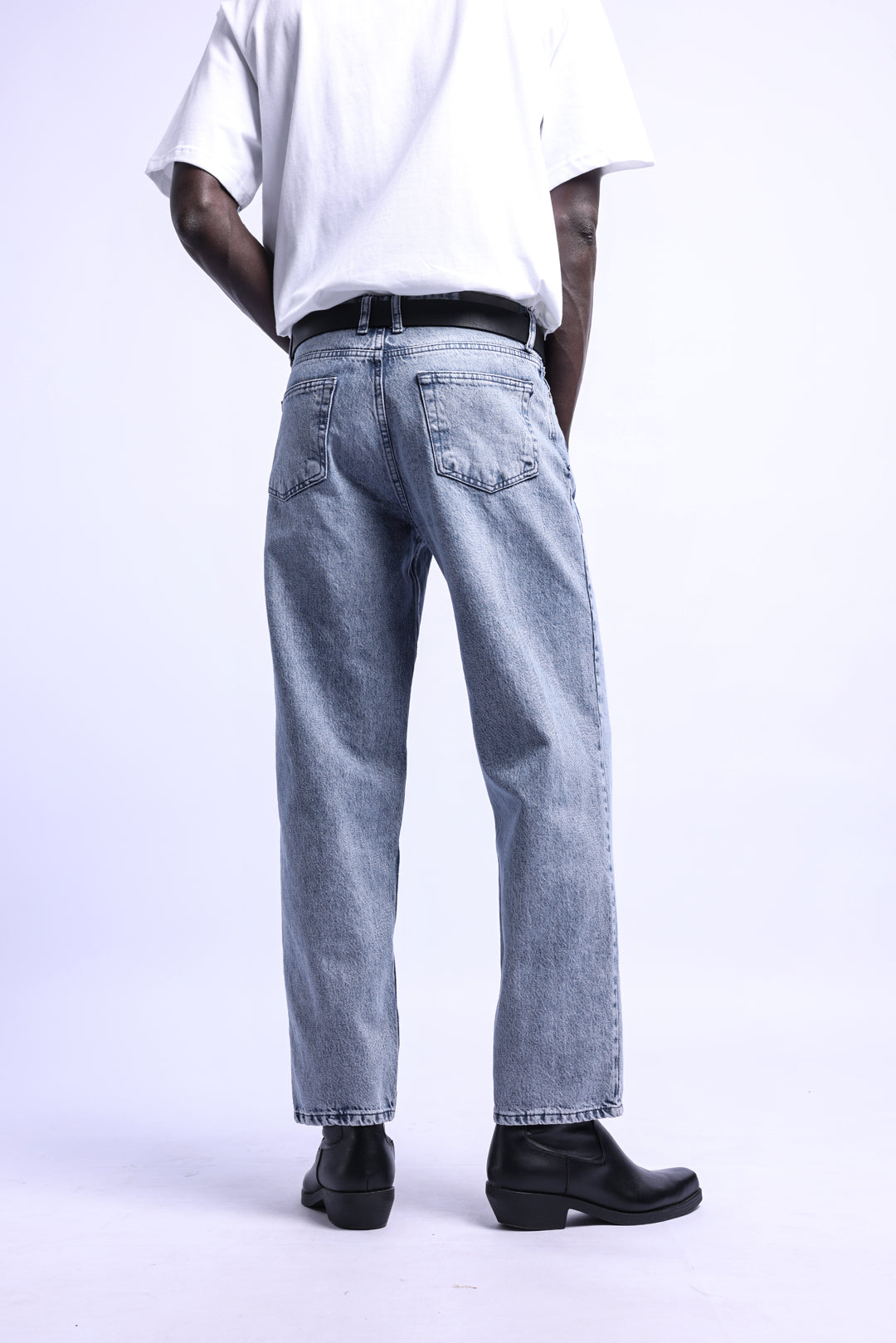 Nakış Detaylı Yıkamalı Jean