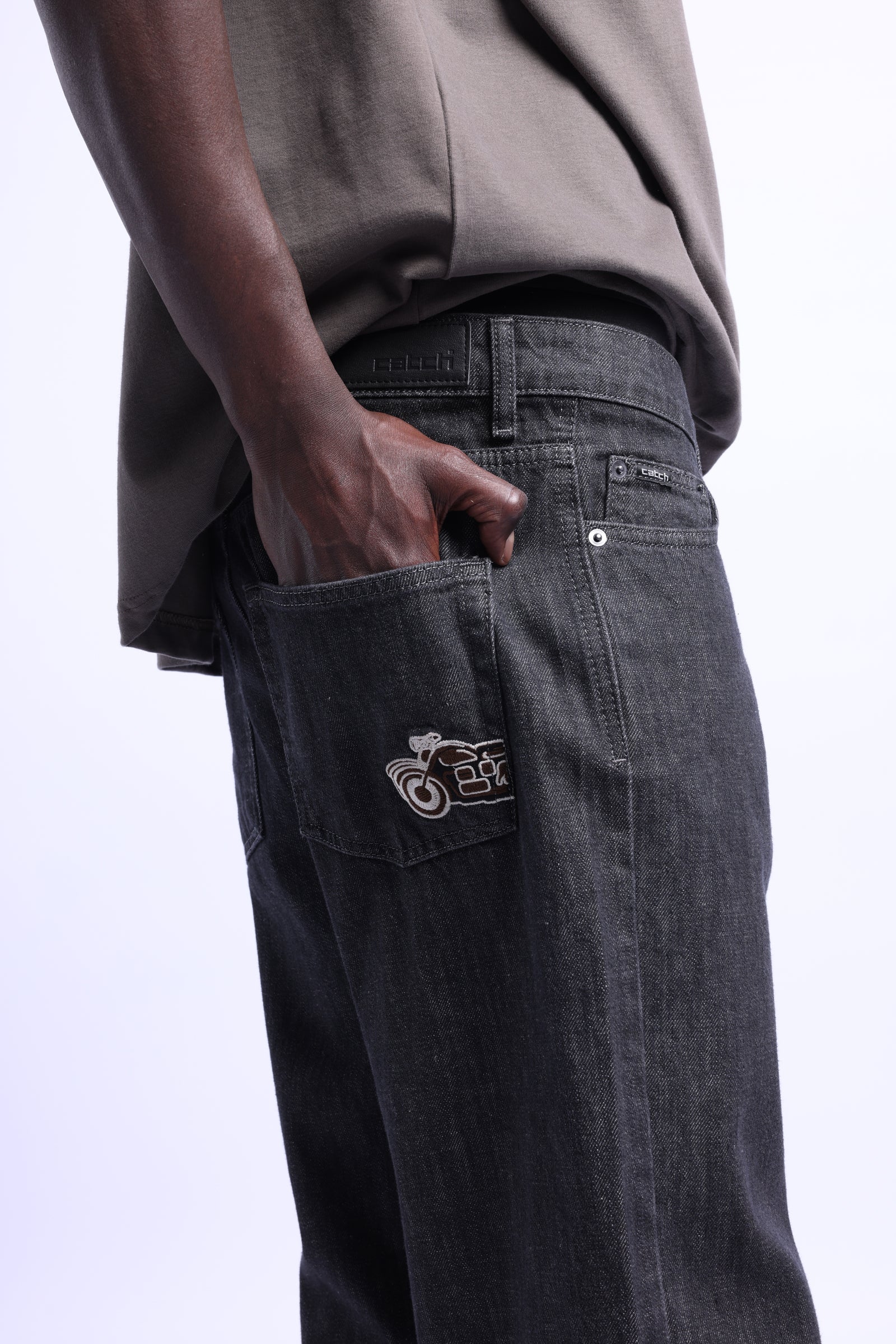 Minimal Nakış Detaylı Baggy Jean