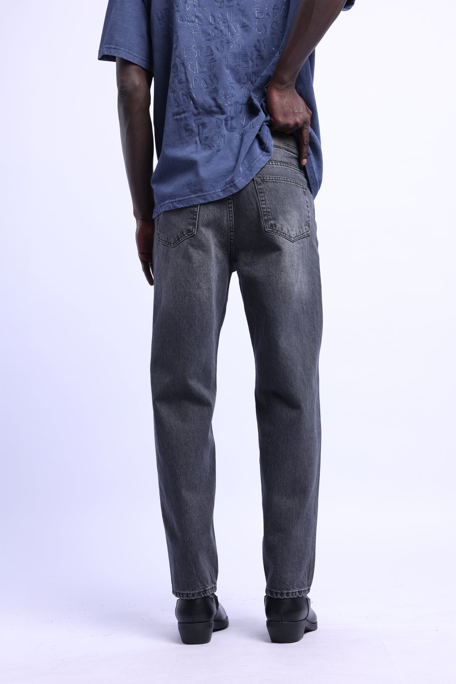 Nakış Detaylı Yıkamalı Jean