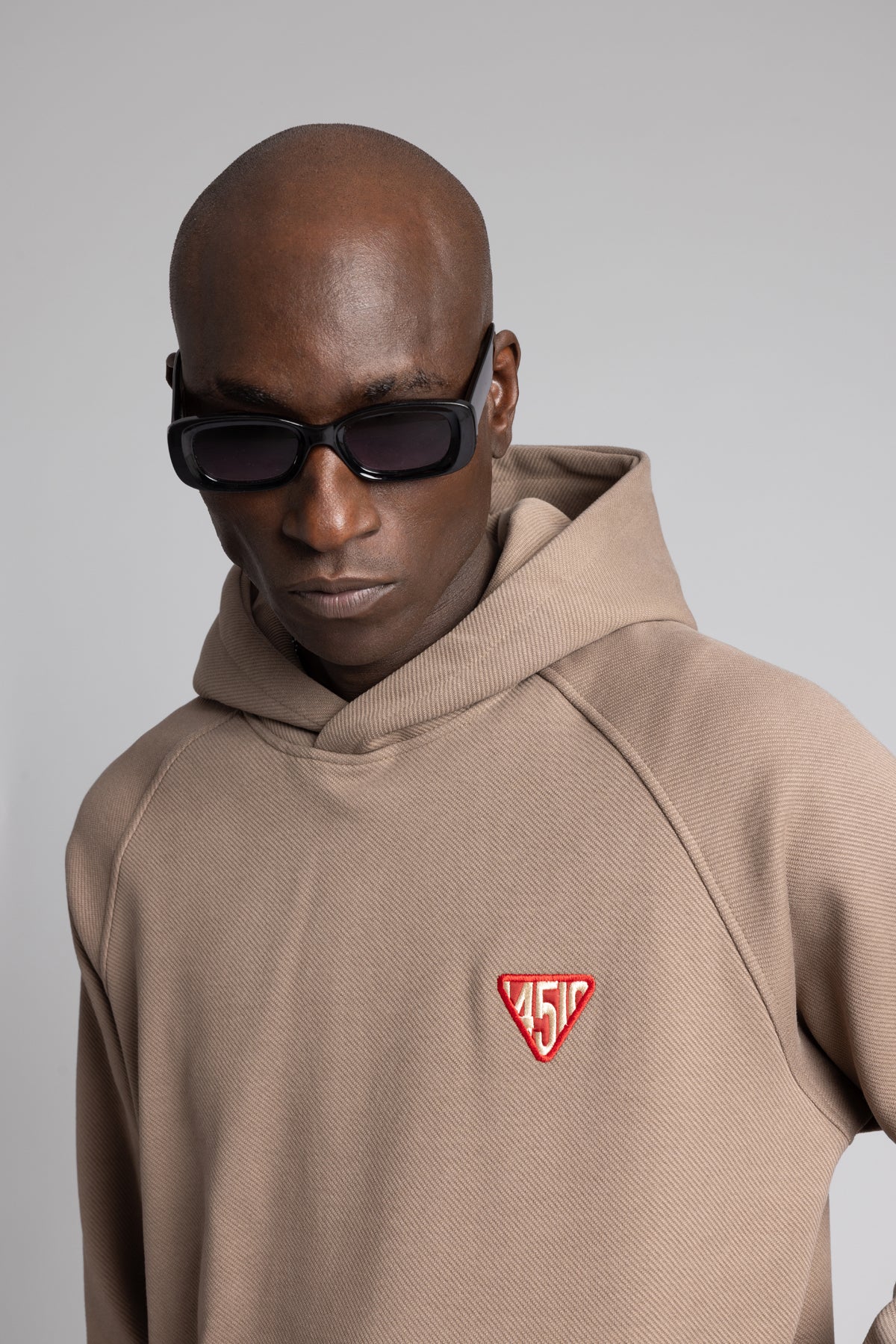 Minimal Nakış Detaylı Kapüşonlu Sweatshirt