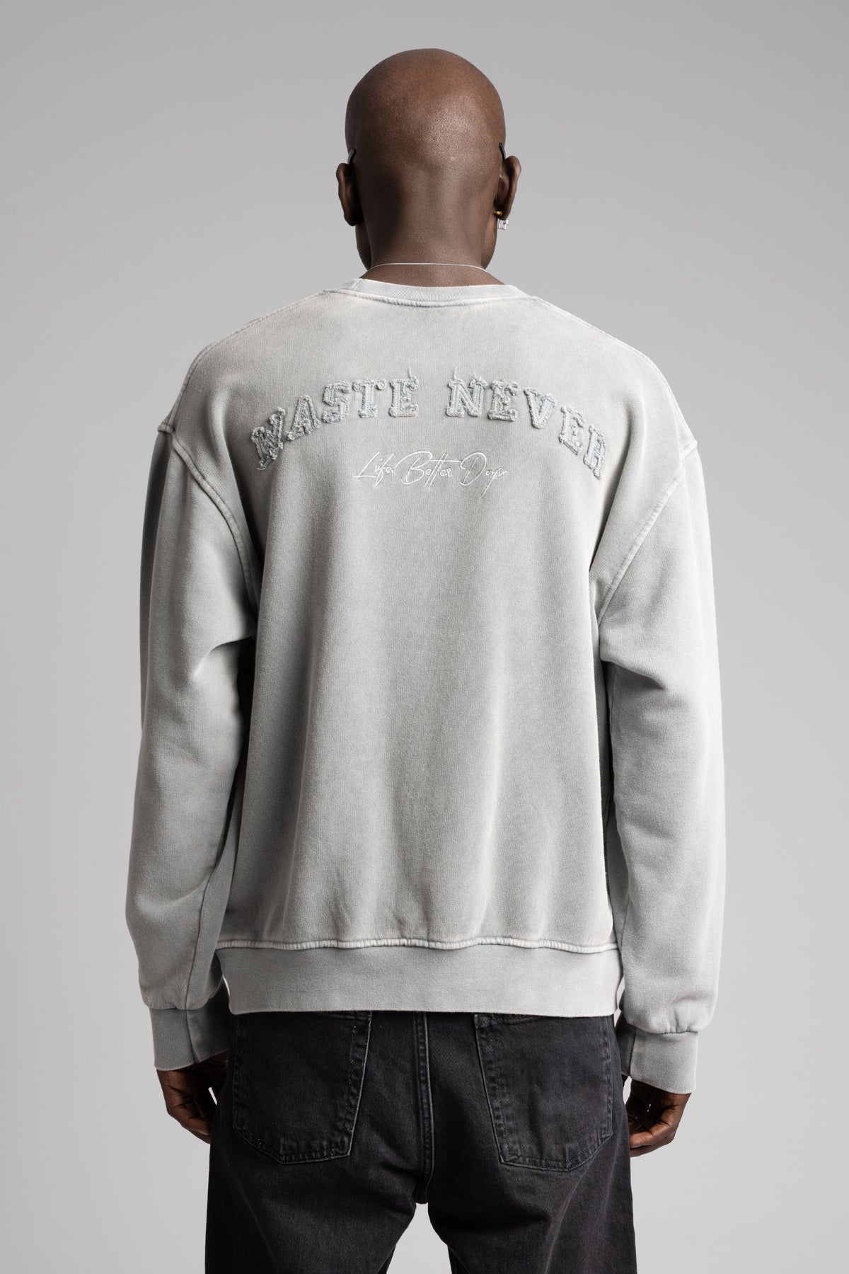 Nakışlı Yıkamalı Sweatshirt