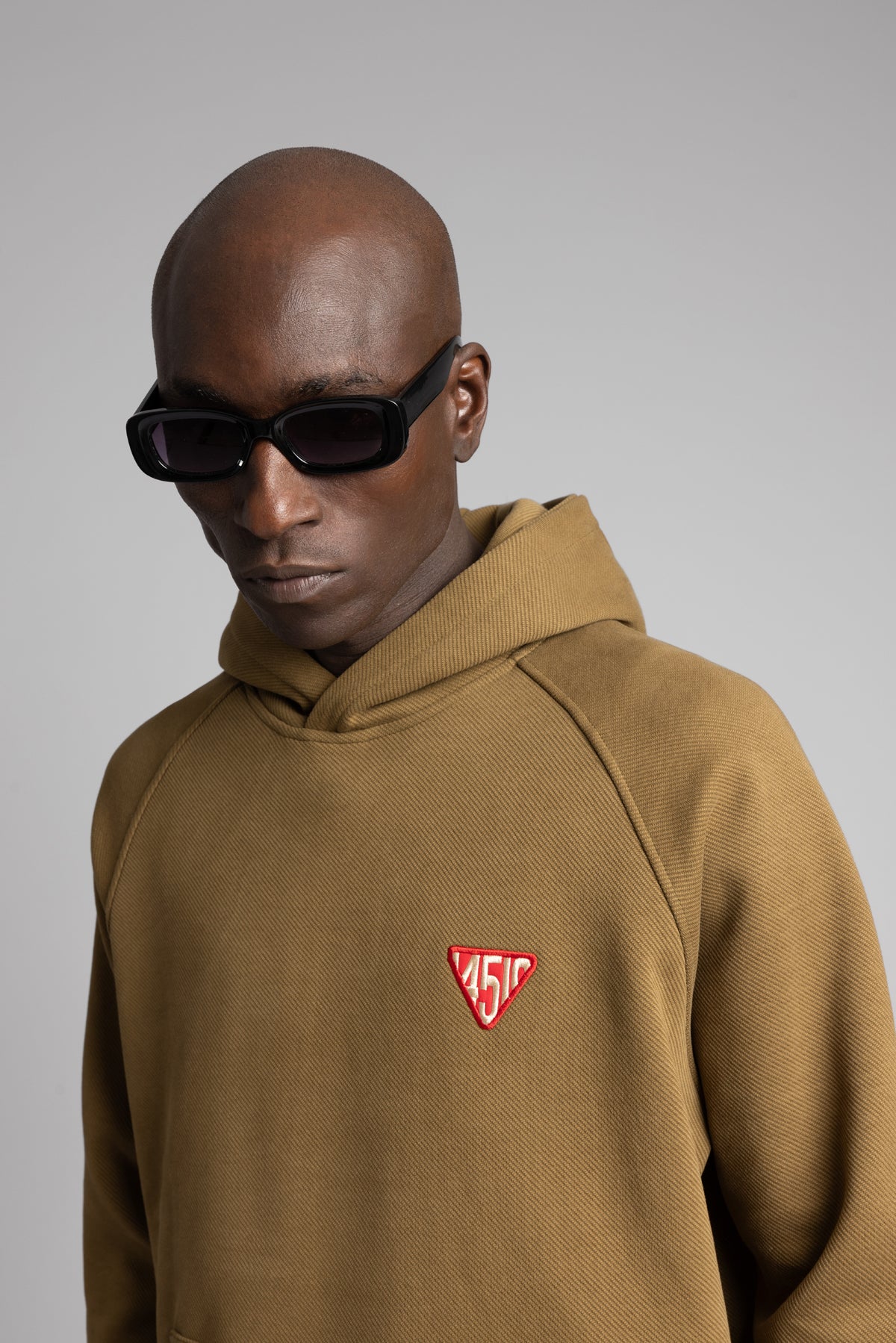 Minimal Nakış Detaylı Kapüşonlu Sweatshirt