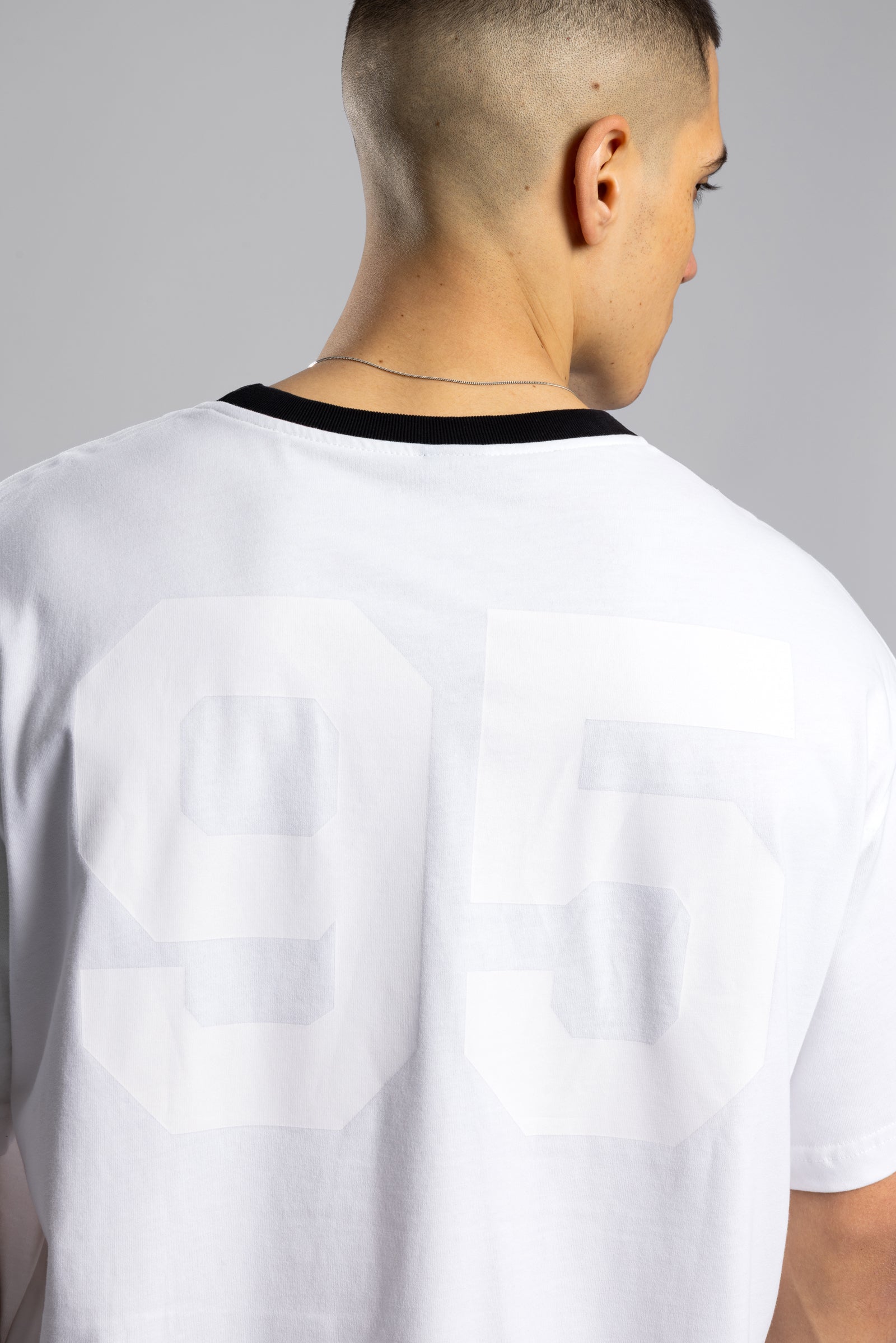 Oversize Kontrast Yakalı Baskılı T-shirt