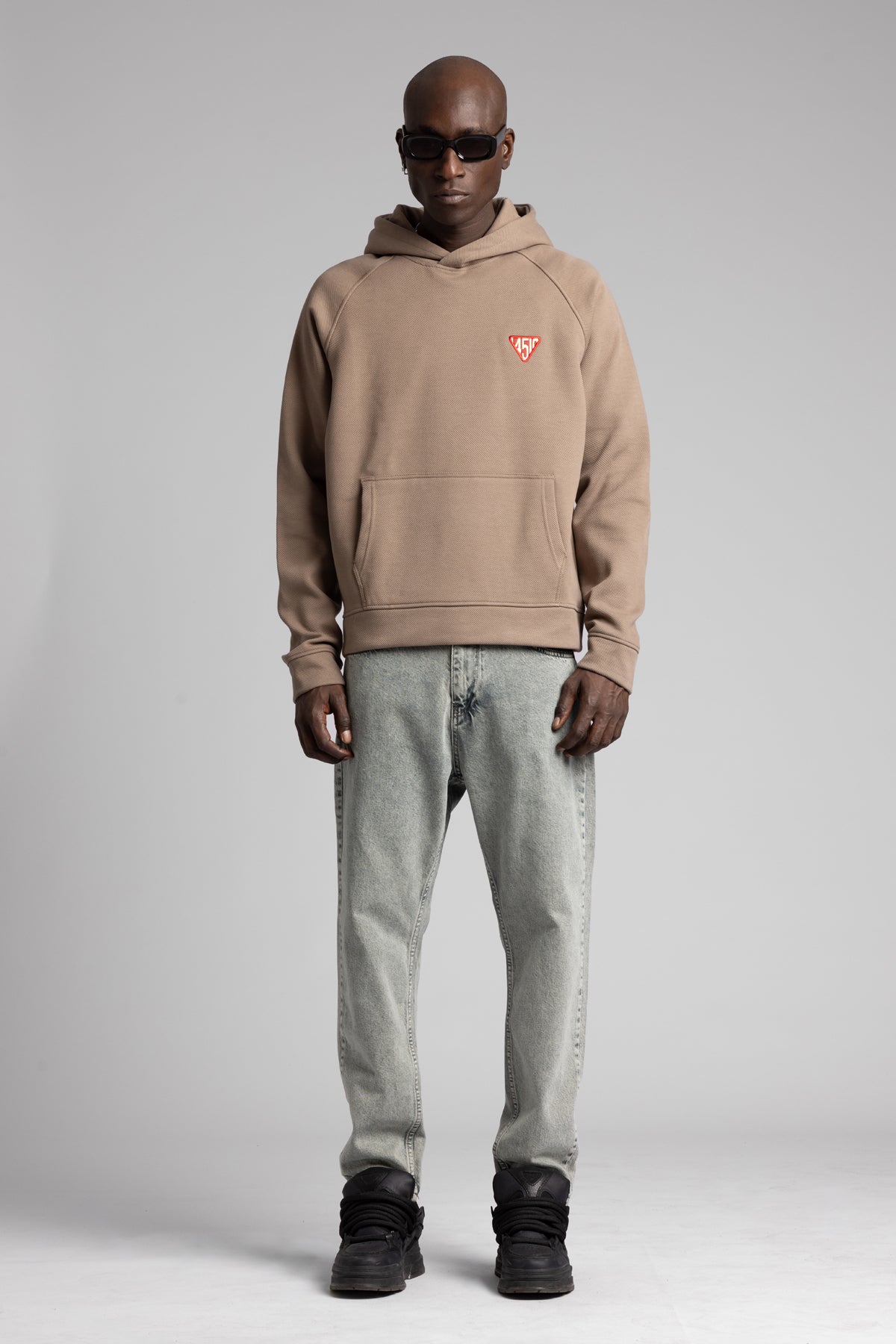Minimal Nakış Detaylı Kapüşonlu Sweatshirt