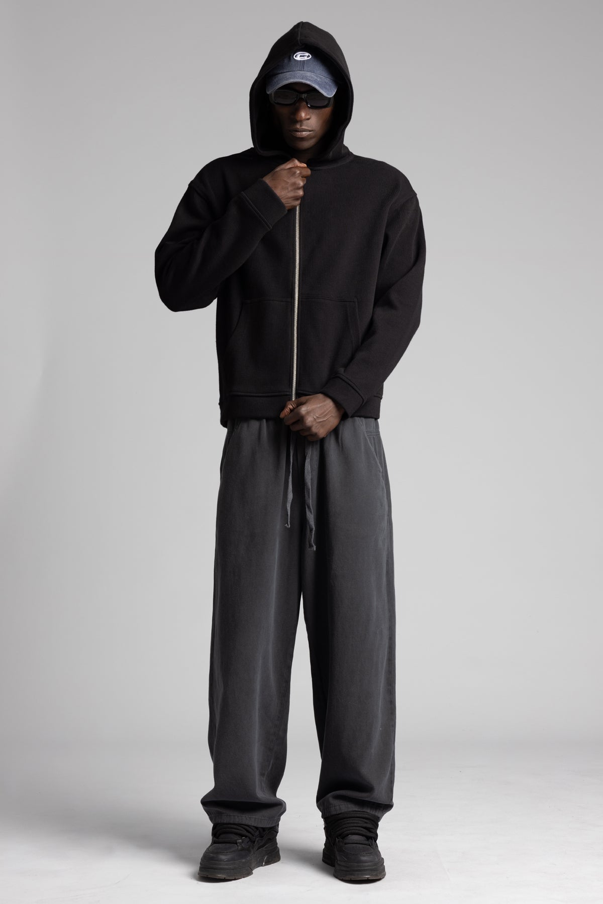 Diyagonal Kapüşonlu Fermuarlı Sweatshirt