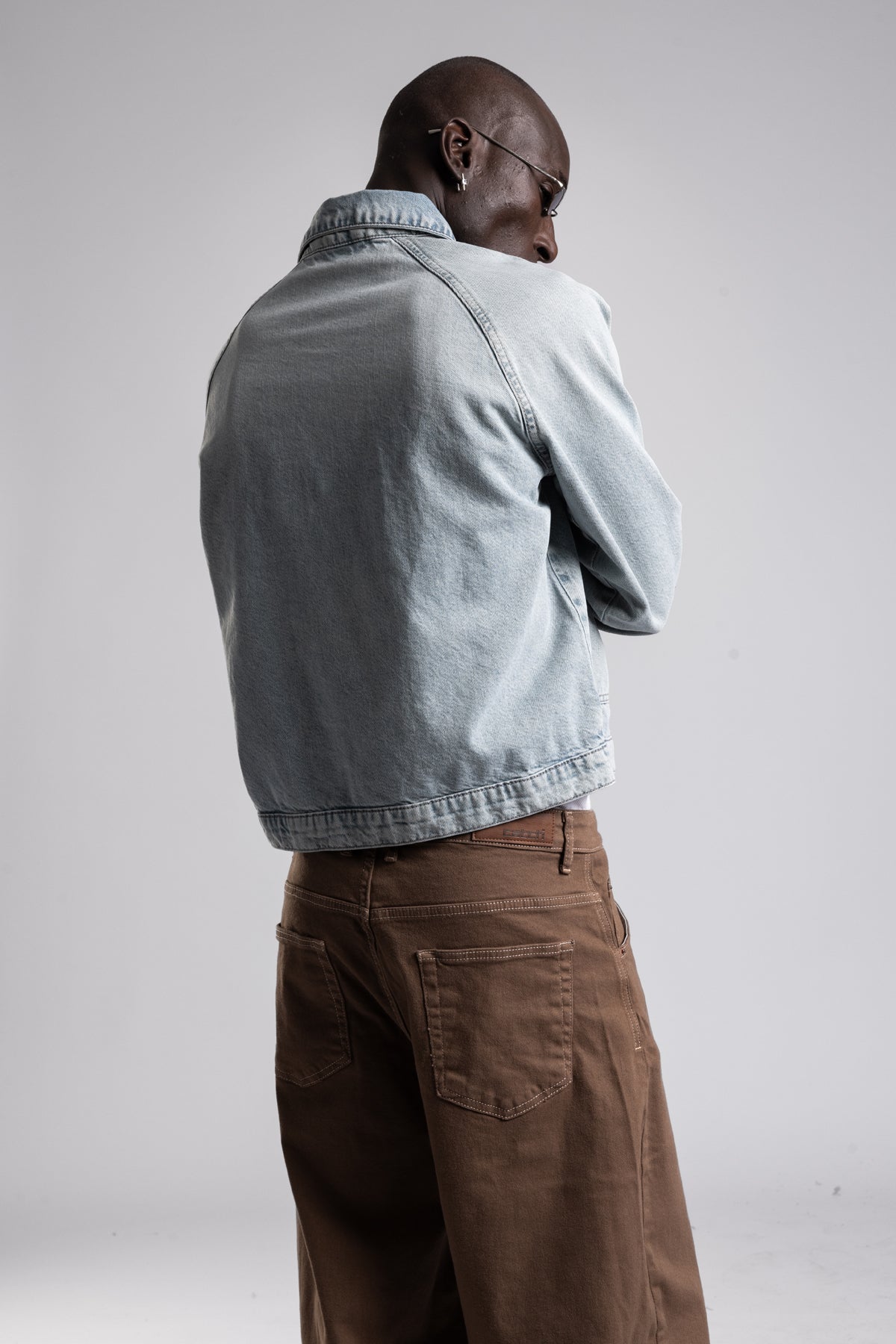 Büyük Ön Cepli Nakışlı Denim Ceket