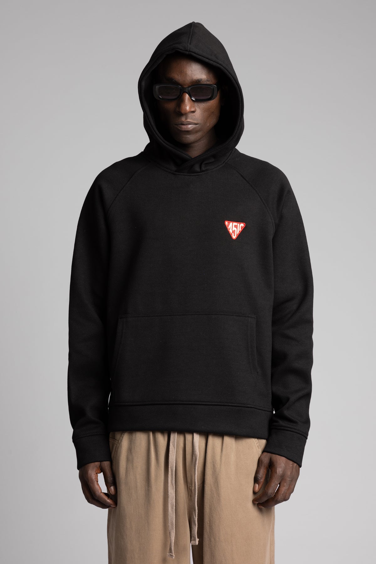 Minimal Nakış Detaylı Kapüşonlu Sweatshirt