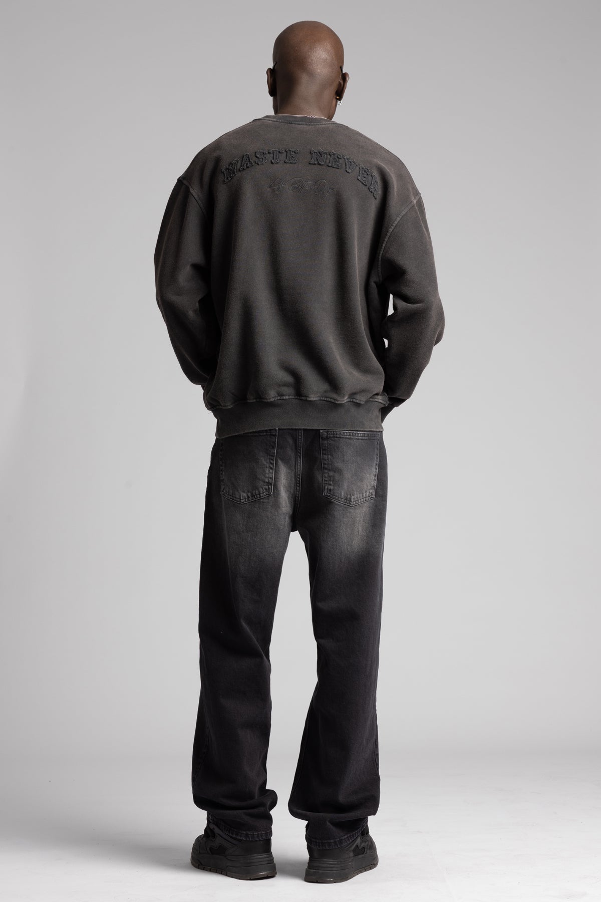 Nakışlı Yıkamalı Sweatshirt