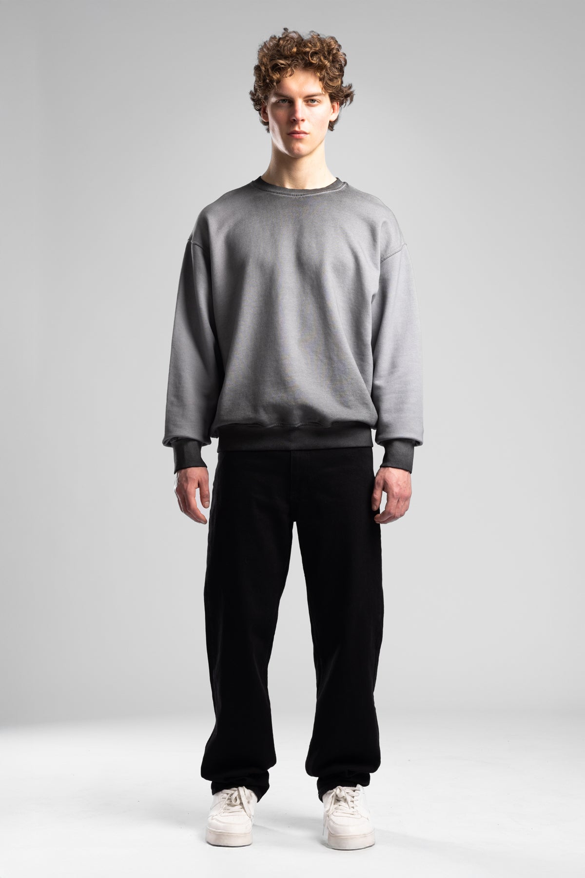 Arka Yazı Nakış Detaylı Pistole Yıkamalı Sweatshirt