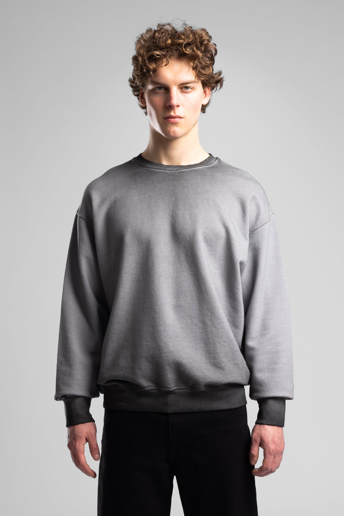 Arka Yazı Nakış Detaylı Pistole Yıkamalı Sweatshirt