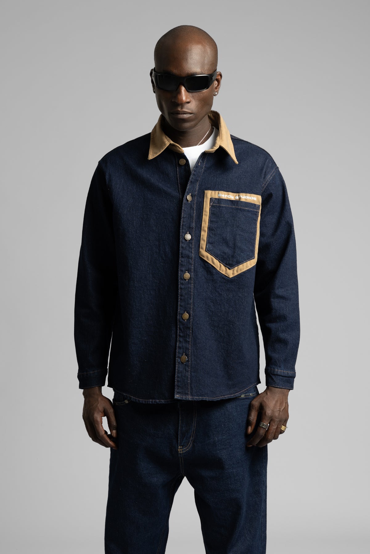 Kontrast Yakalı Denim Gömlek