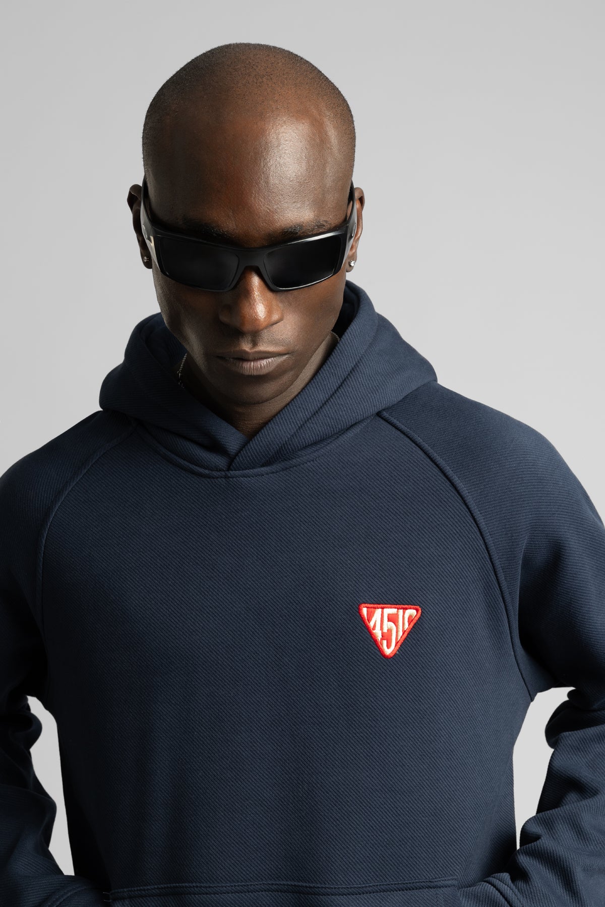 Minimal Nakış Detaylı Kapüşonlu Sweatshirt