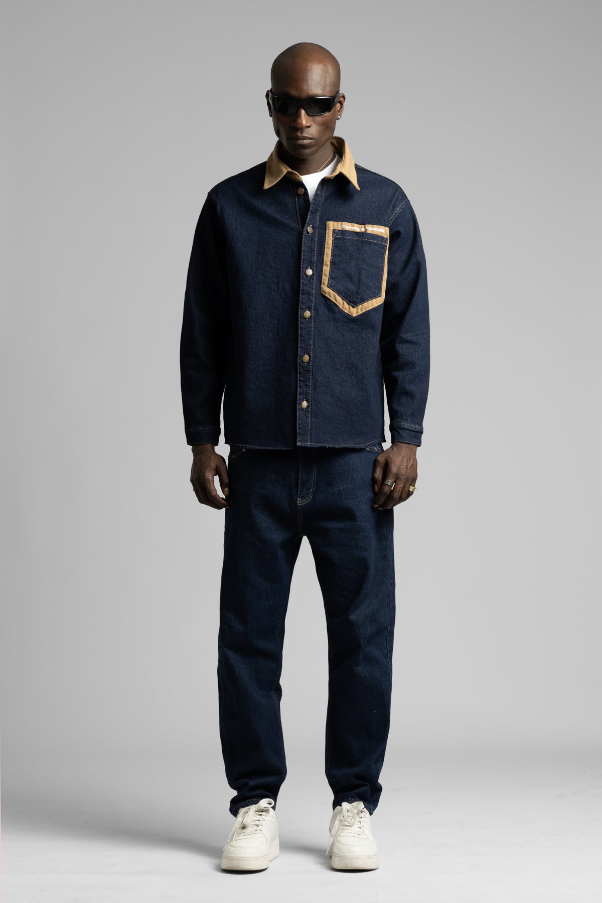 Kontrast Yakalı Denim Gömlek