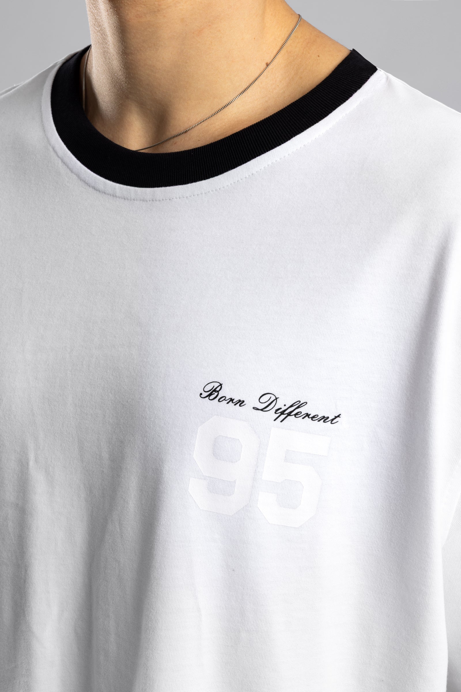 Oversize Kontrast Yakalı Baskılı T-shirt