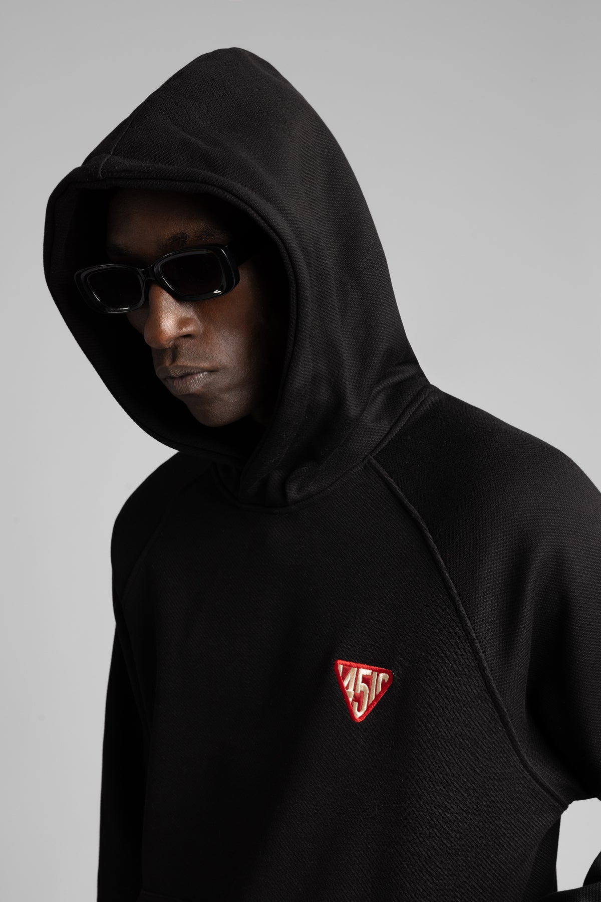 Minimal Nakış Detaylı Kapüşonlu Sweatshirt