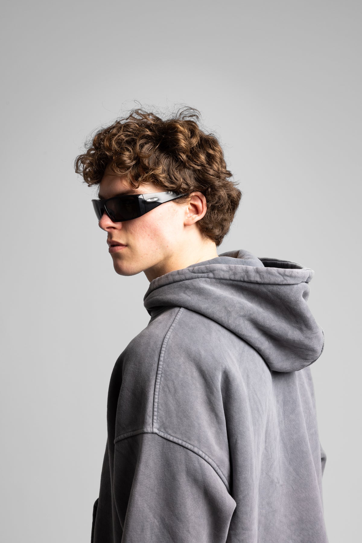 Minimal Yazı Detaylı Kapüşonlu Sweatshirt