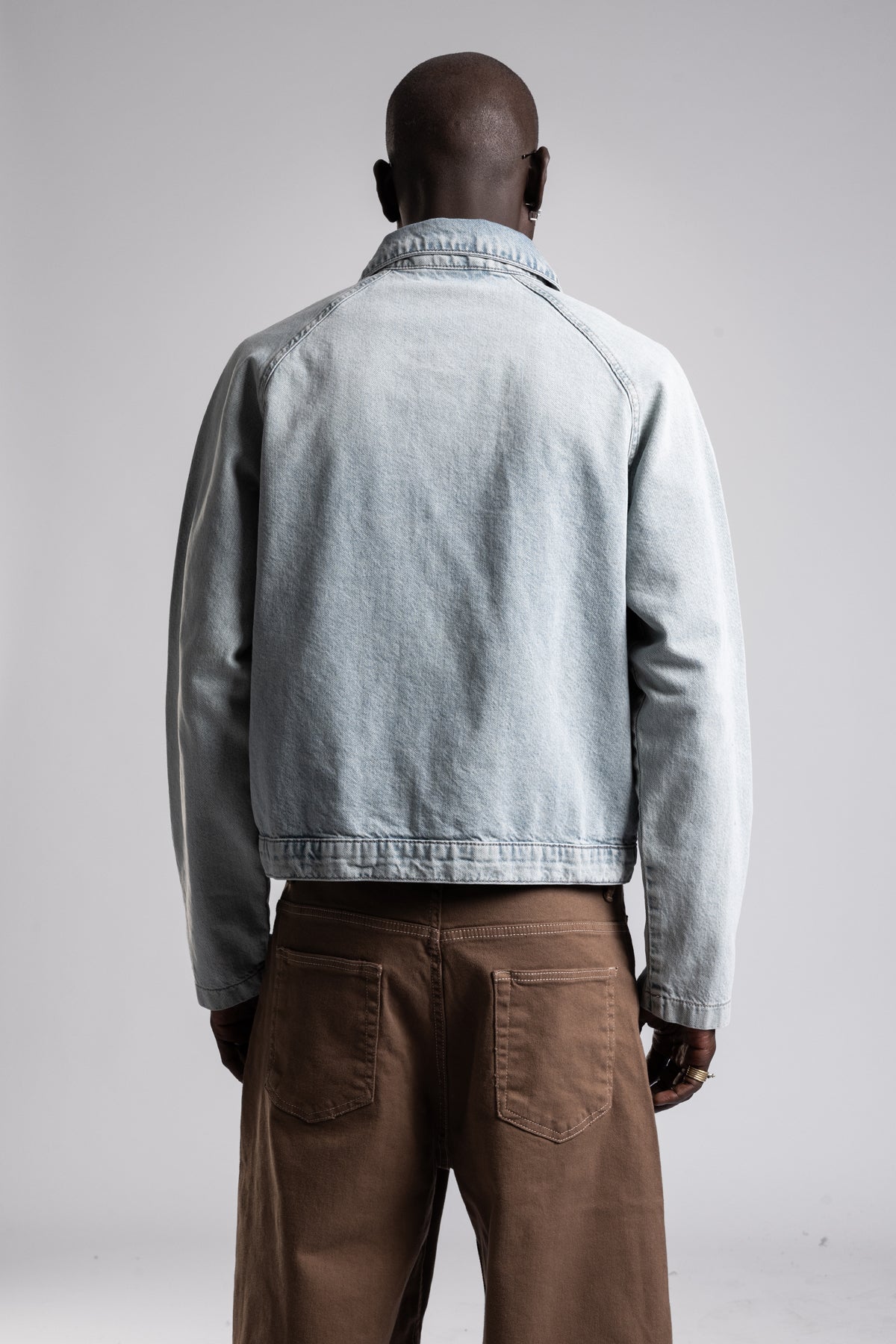 Büyük Ön Cepli Nakışlı Denim Ceket