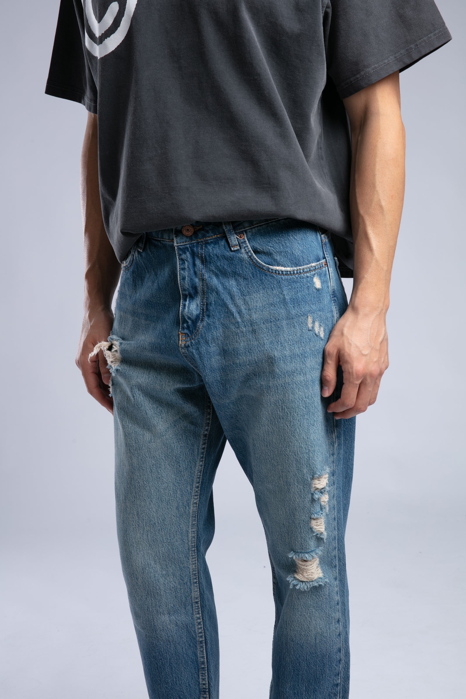 Yırtık Detaylı Yıkamalı Straight Fit Jean