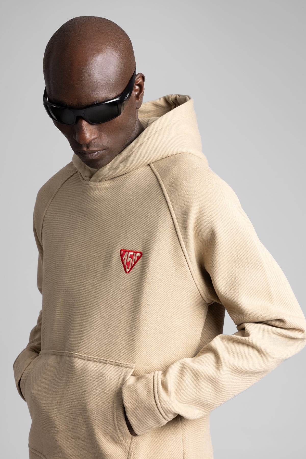 Minimal Nakış Detaylı Kapüşonlu Sweatshirt