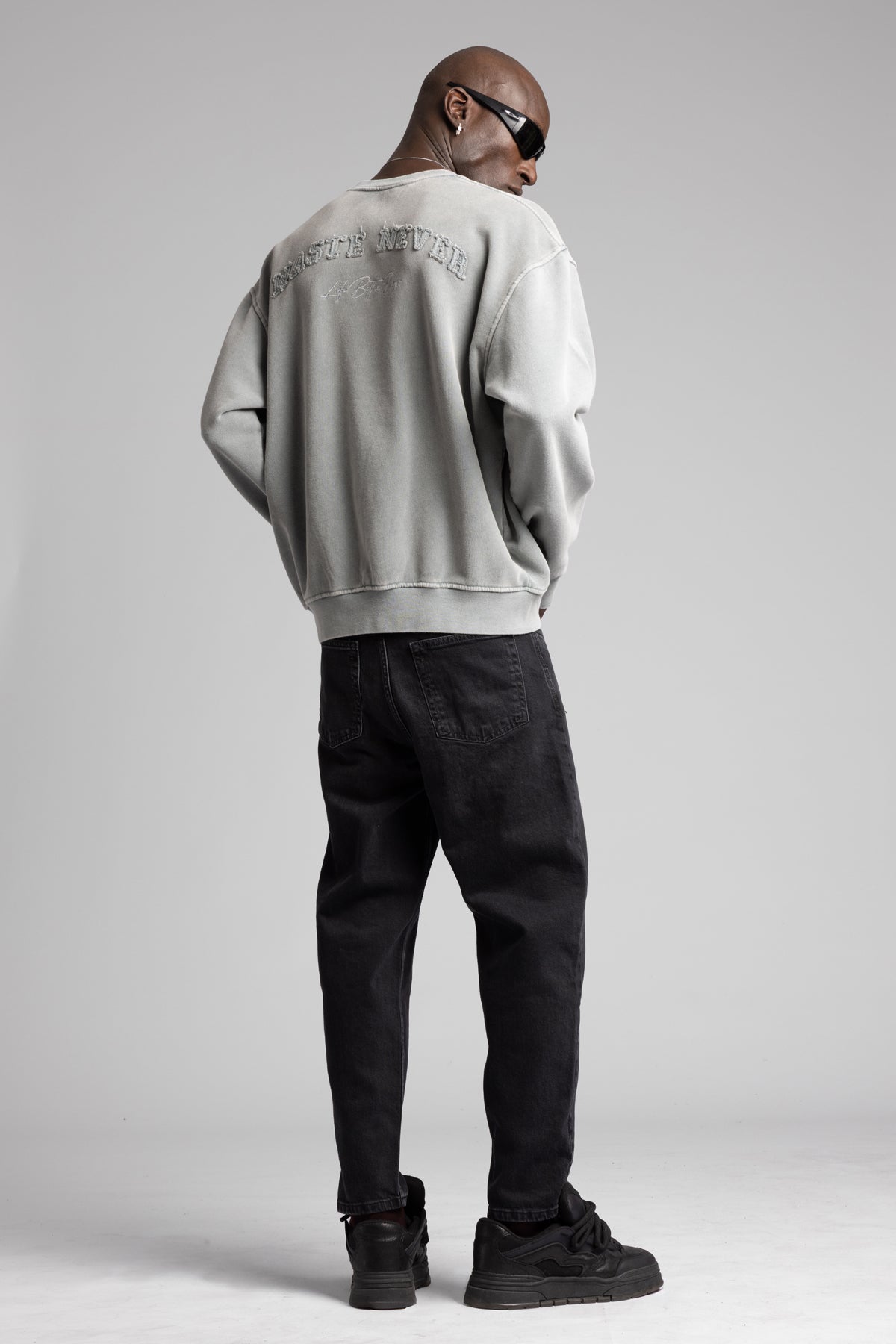 Nakışlı Yıkamalı Sweatshirt