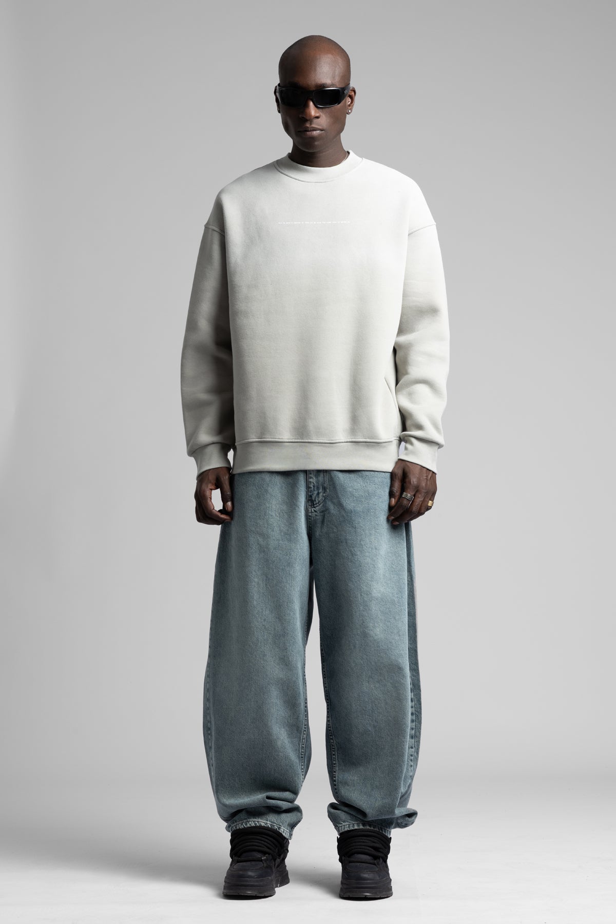 Minimal Yazı Detaylı Pistole Sweatshirt