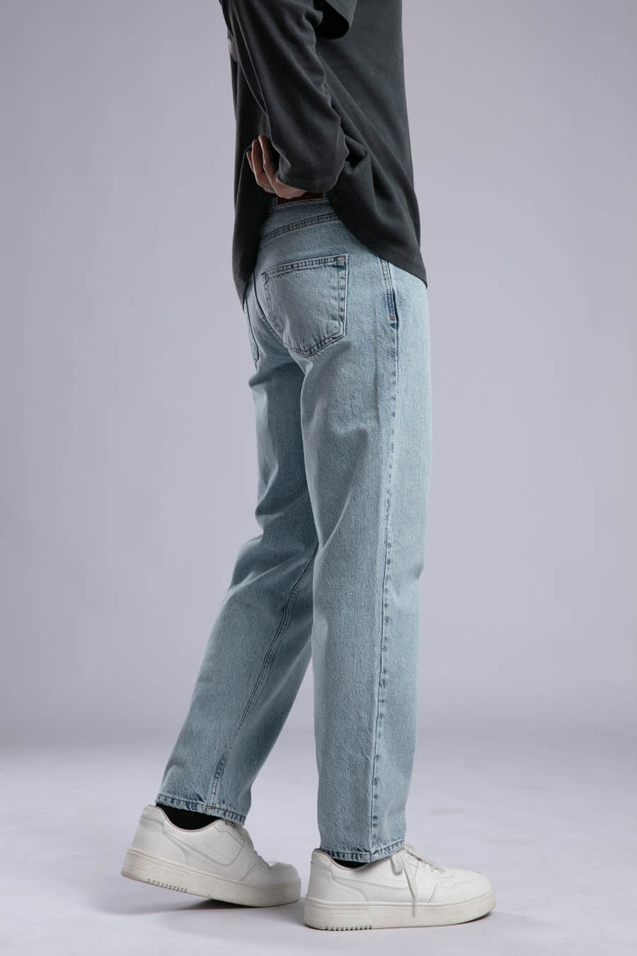 Relaxed Straight Fit Jean