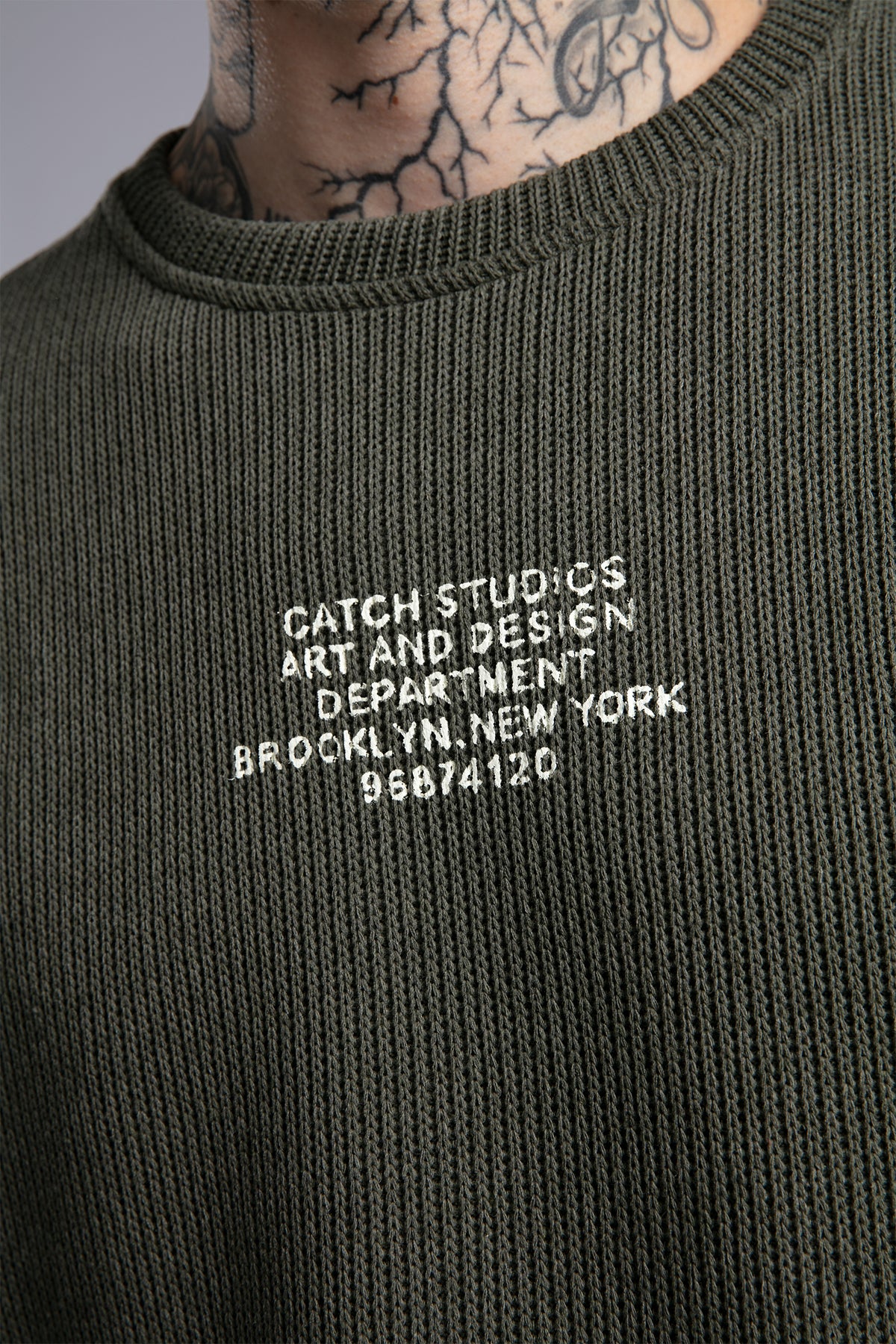 Minimal Baskılı Triko Kazak