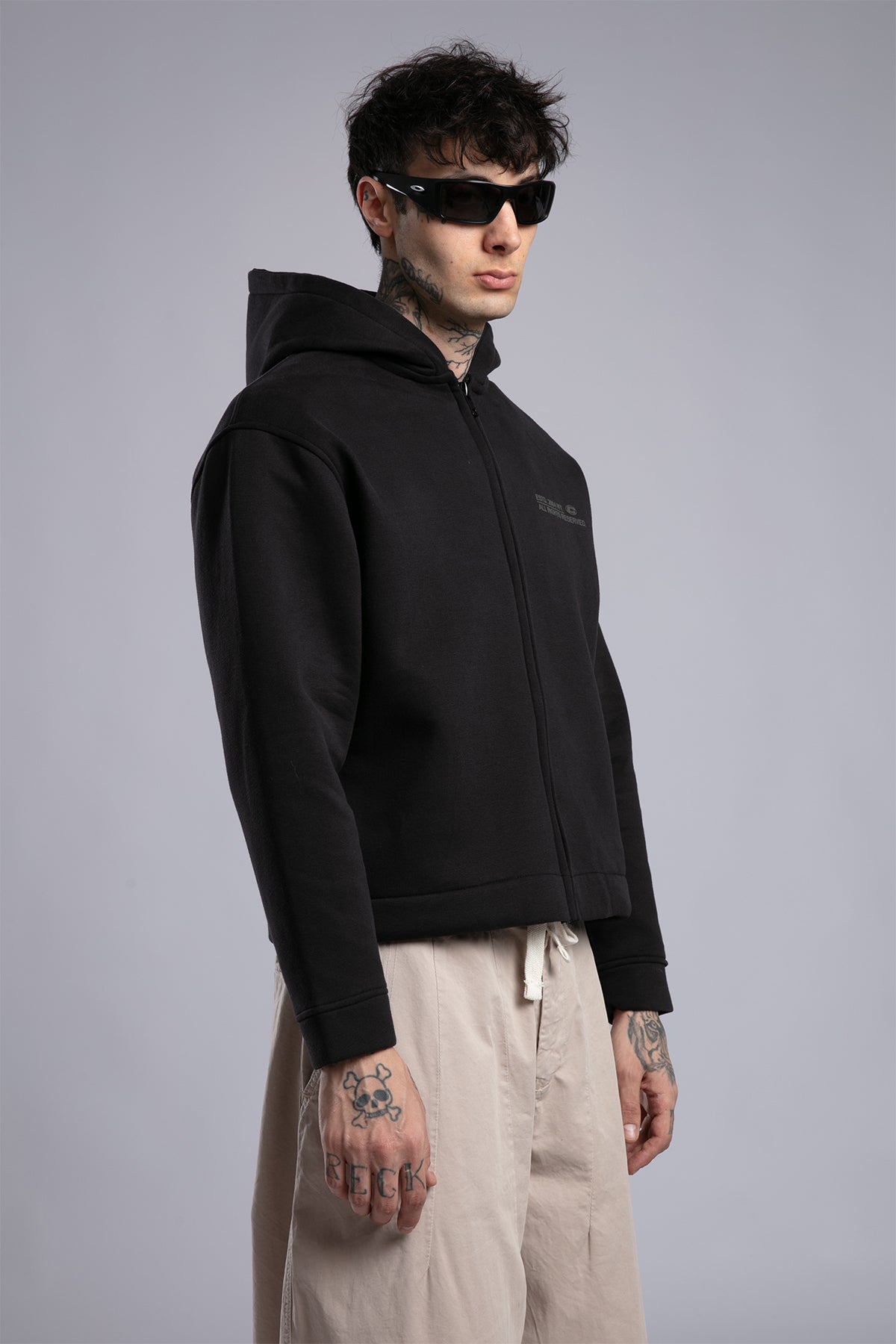 Kabartma Yazılı Fermuarlı Kapüşonlu Sweatshirt