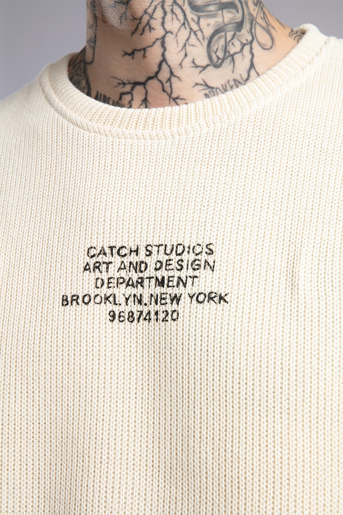 Minimal Baskılı Triko Kazak