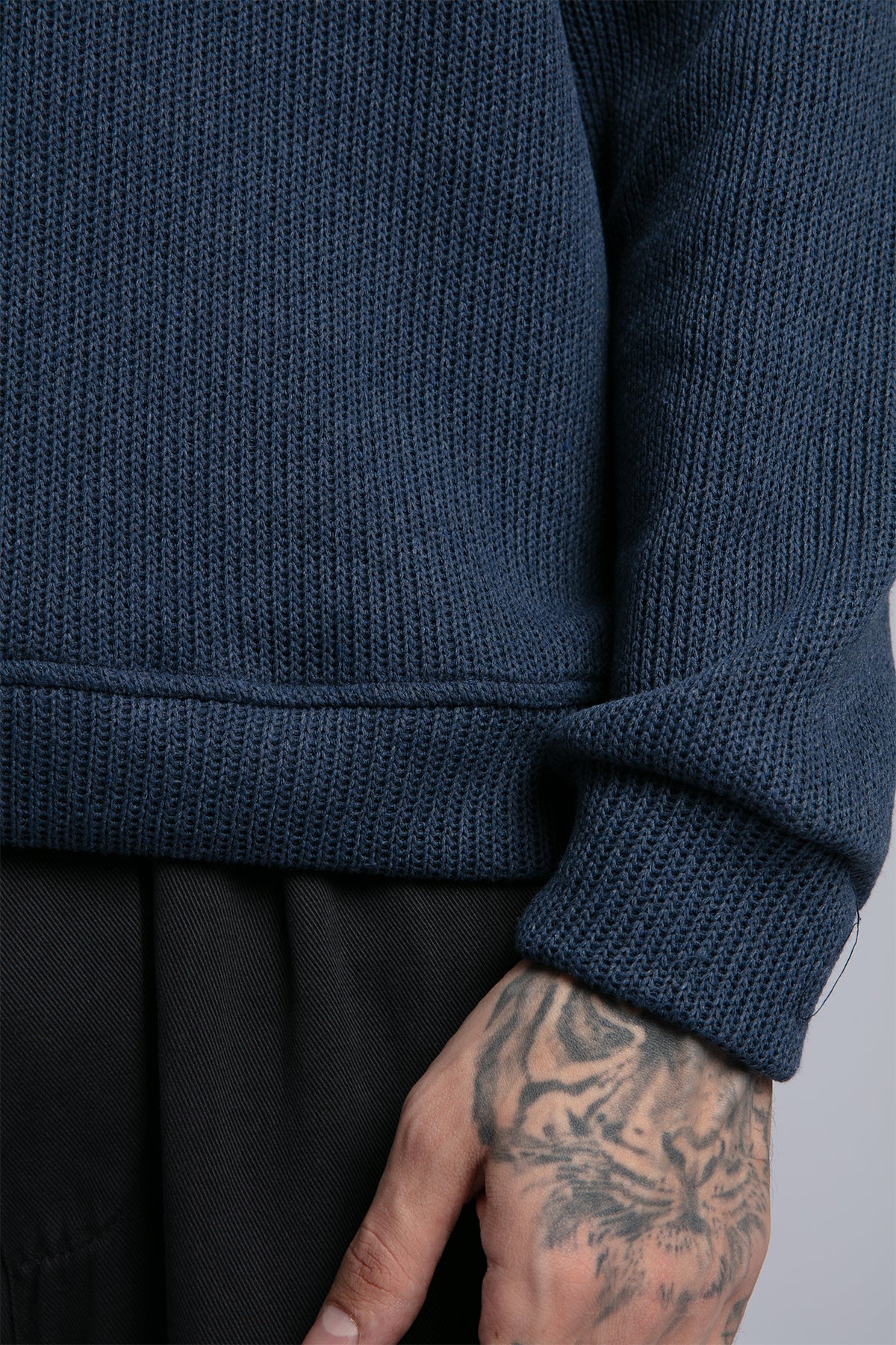 Minimal Baskılı Triko Kazak