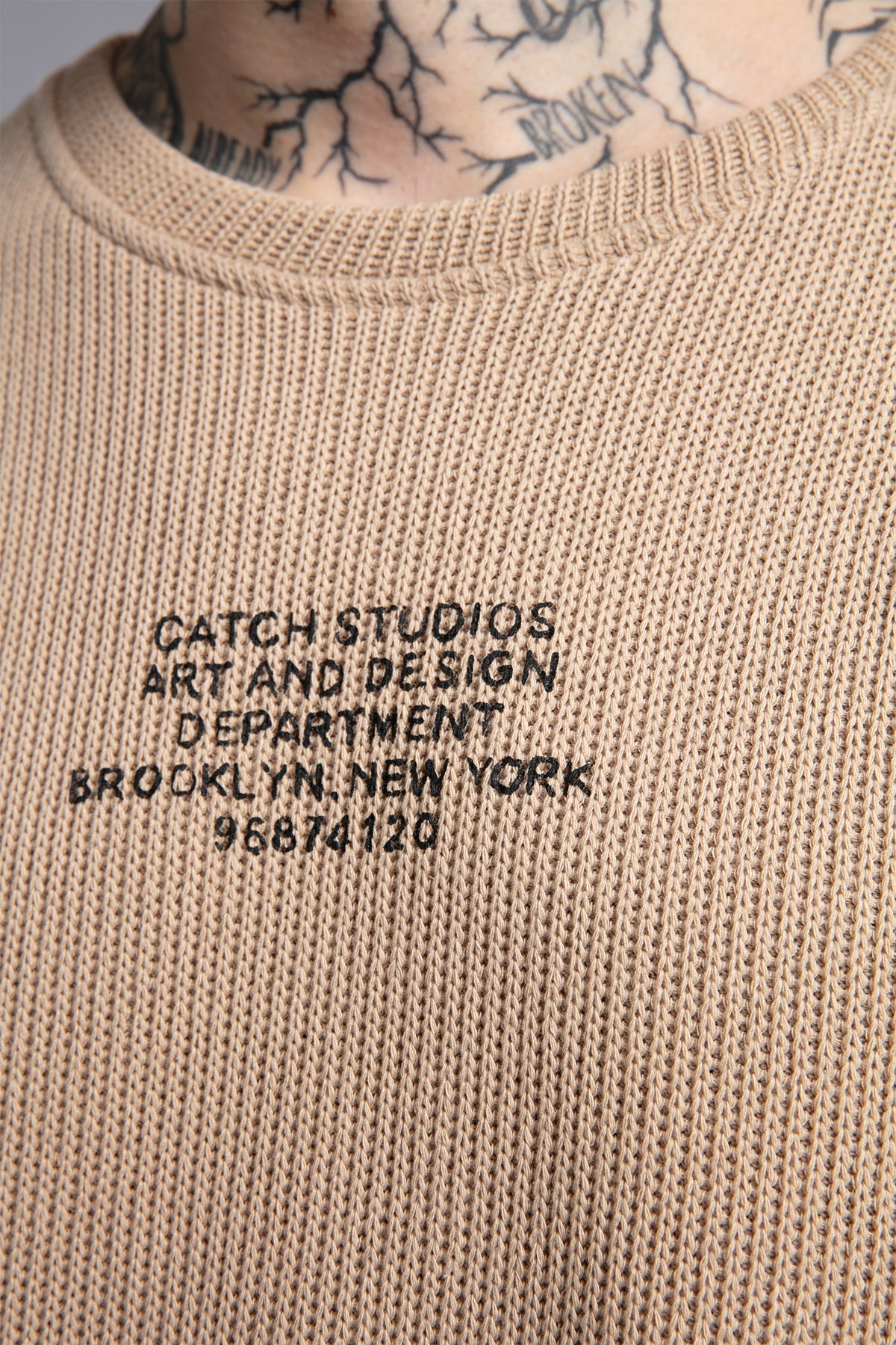 Minimal Baskılı Triko Kazak