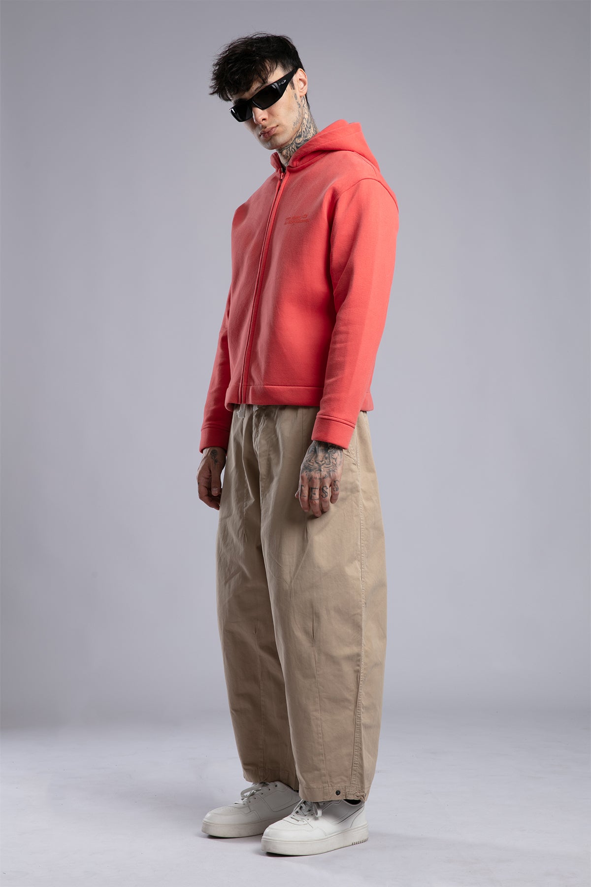 Kabartma Yazılı Fermuarlı Kapüşonlu Sweatshirt