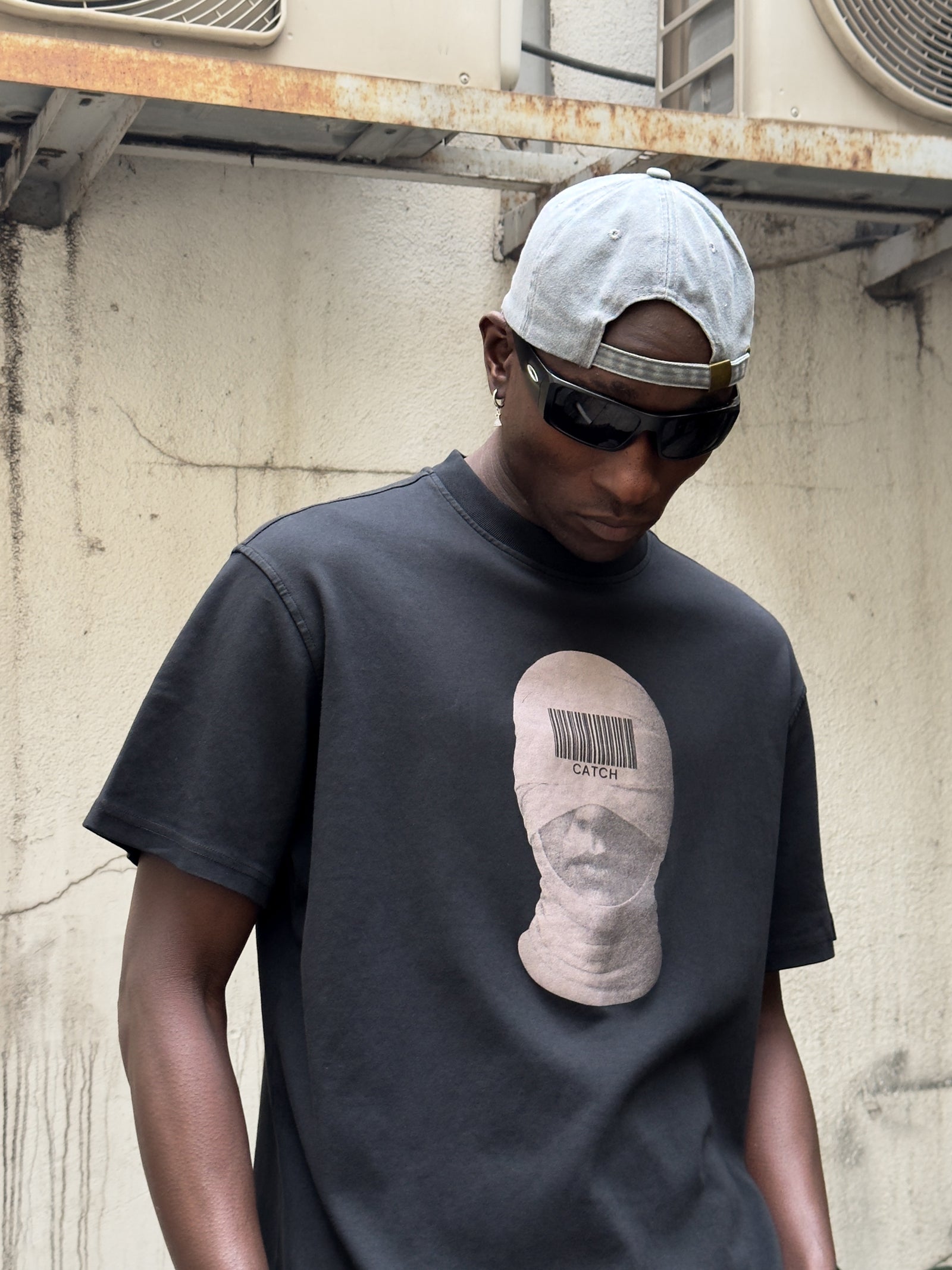 Hidden Face Baskılı T-Shirt