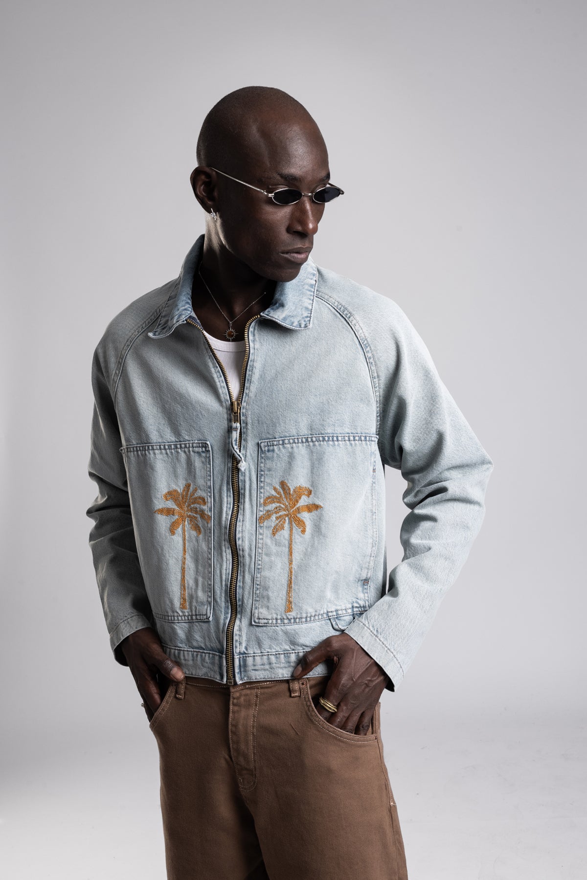 Büyük Ön Cepli Nakışlı Denim Ceket