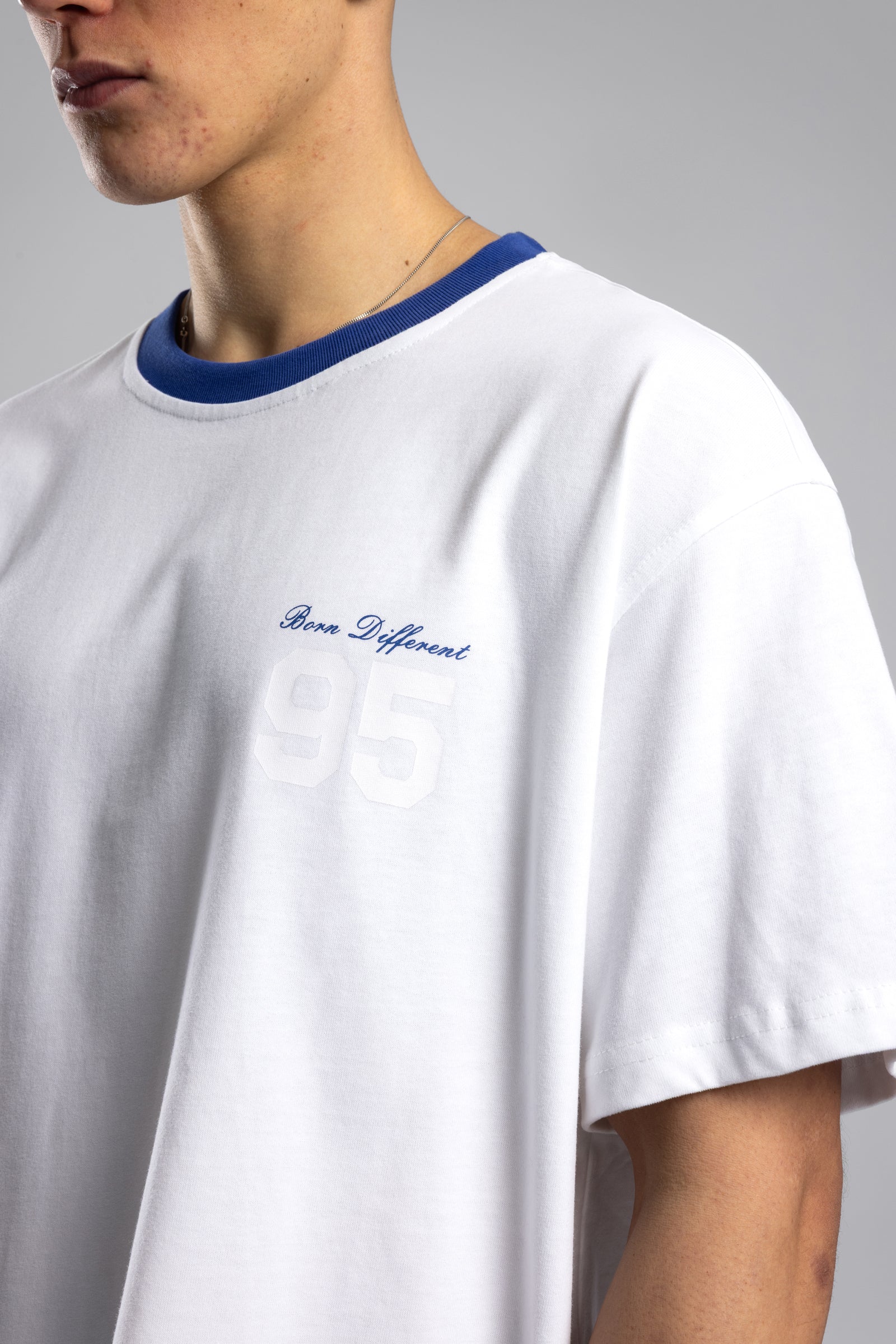 Oversize Kontrast Yakalı Baskılı T-shirt