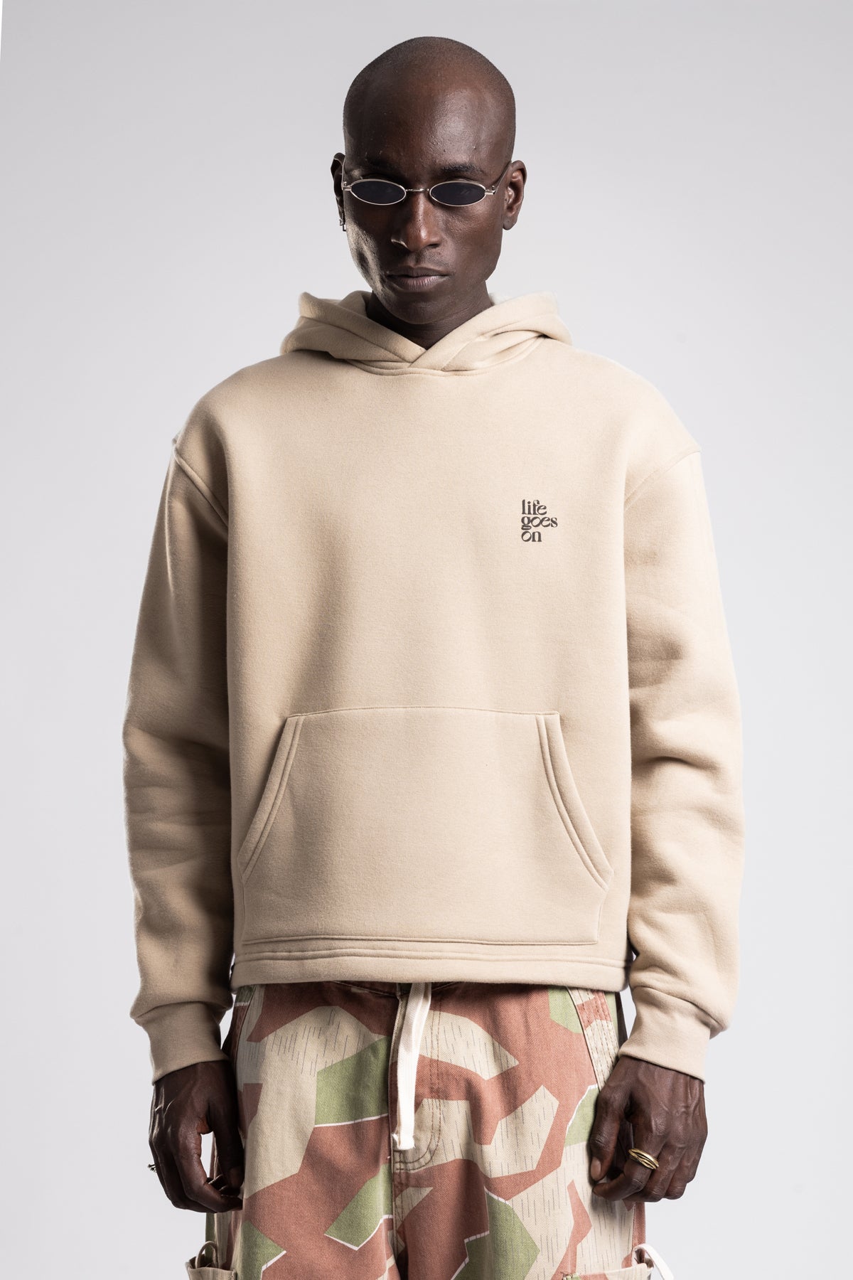 Kabartmalı Baskılı Kapüşonlu Sweatshirt
