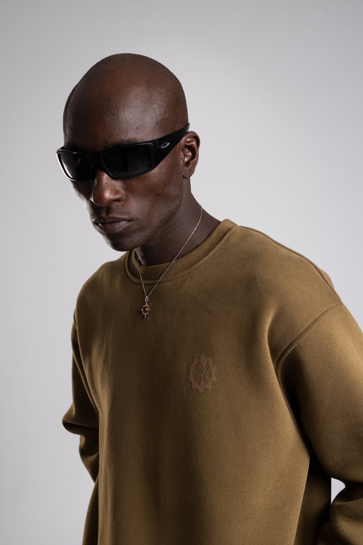 Minimal Kabartma Yazılı Sweatshirt