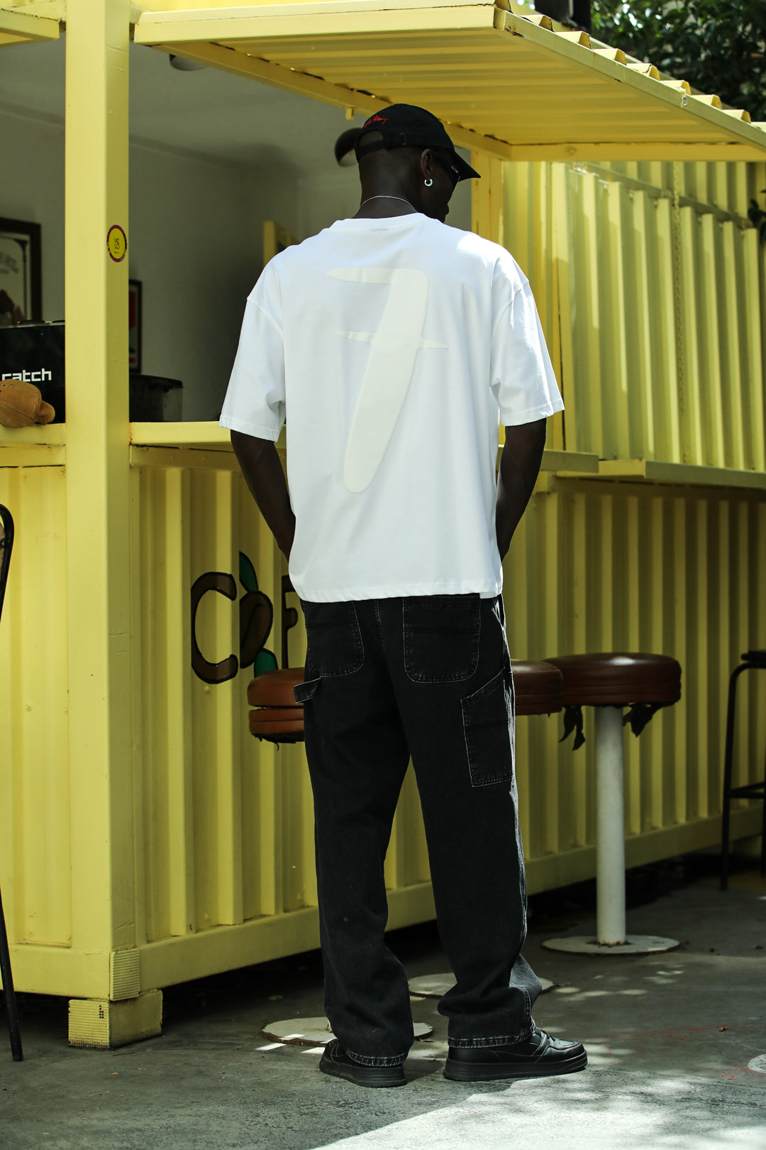 Sırtta ‘7’ Kabartma Baskılı T-Shirt