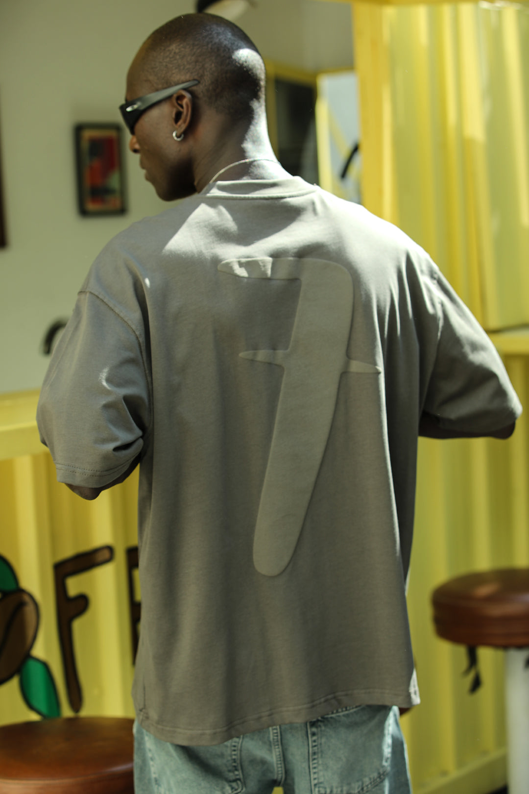 Sırtta ‘7’ Kabartma Baskılı T-Shirt
