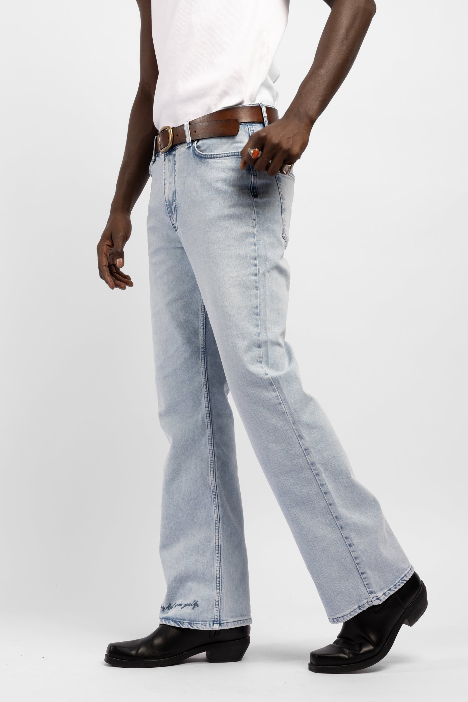 Geniş Paça Nakış Detaylı Jean
