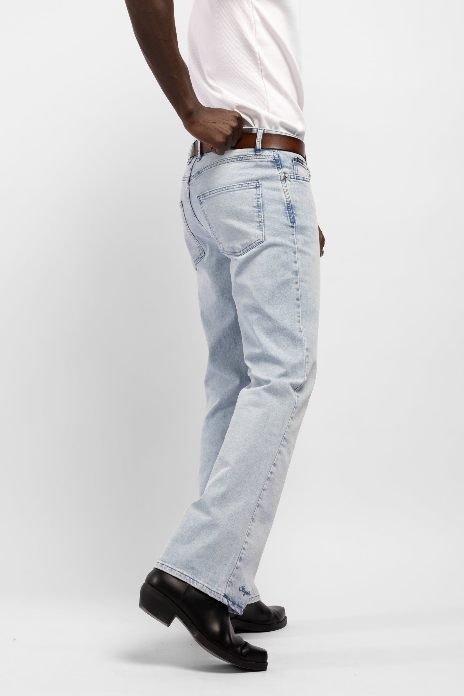 Geniş Paça Nakış Detaylı Jean