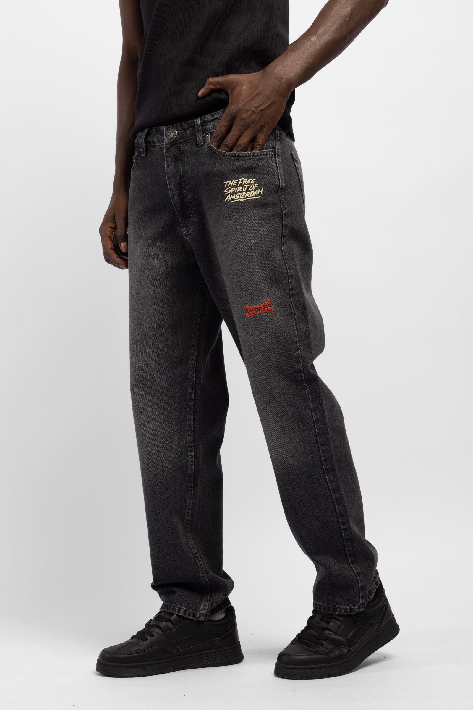 Nakış Detaylı Yıkamalı Jean