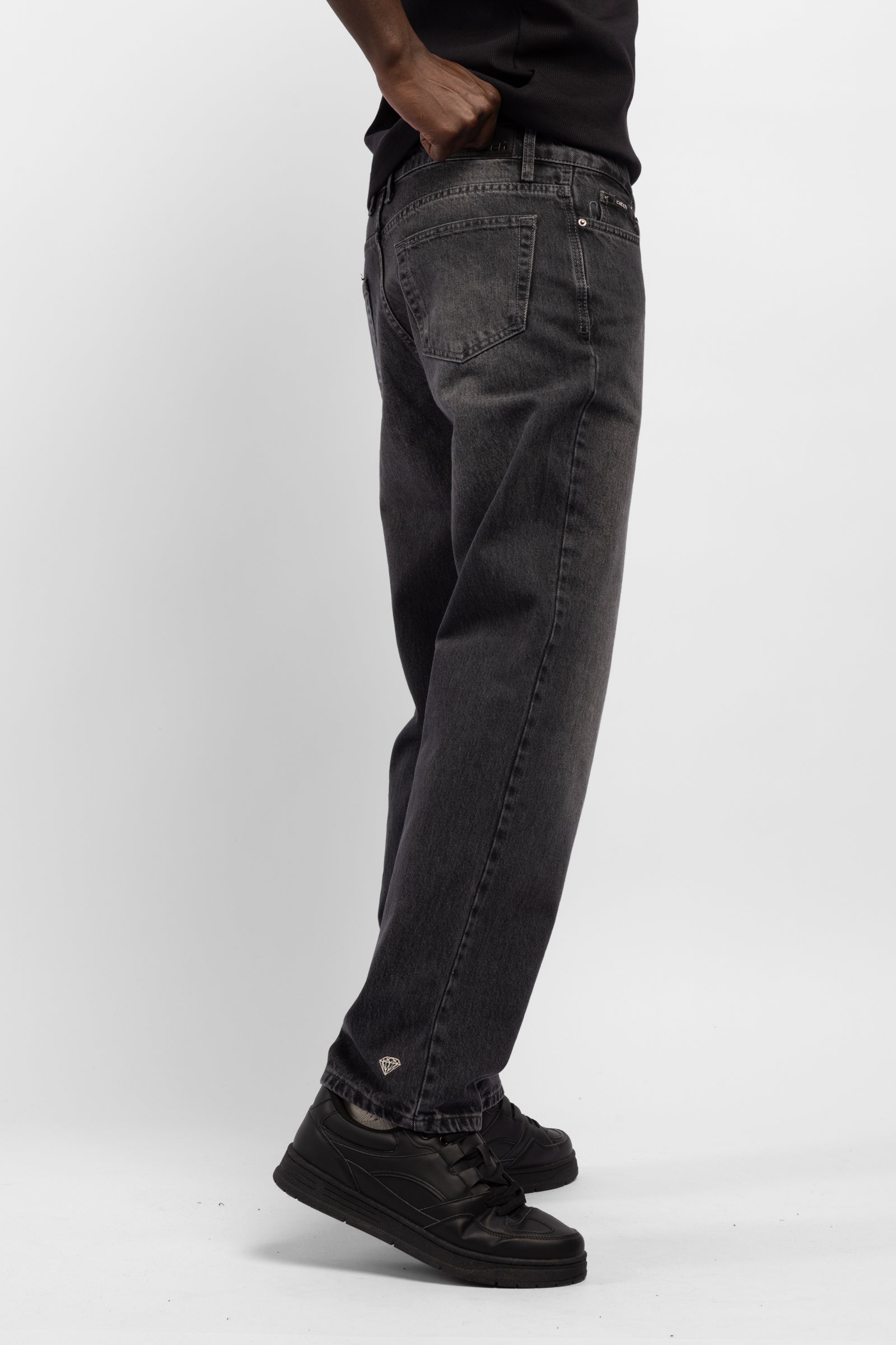 Nakış Detaylı Yıkamalı Jean