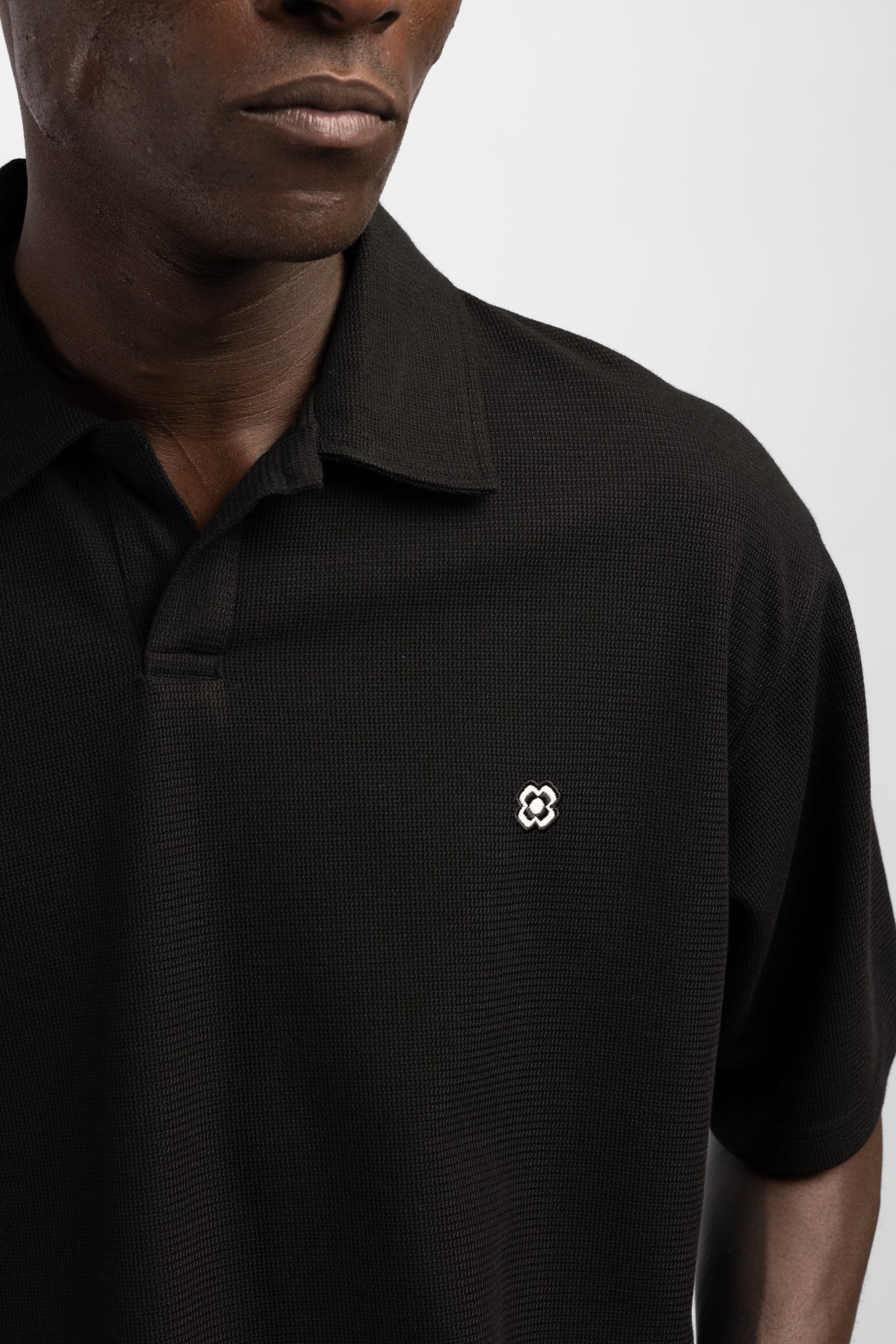 Minimal Nakışlı Polo Yaka T-Shirt