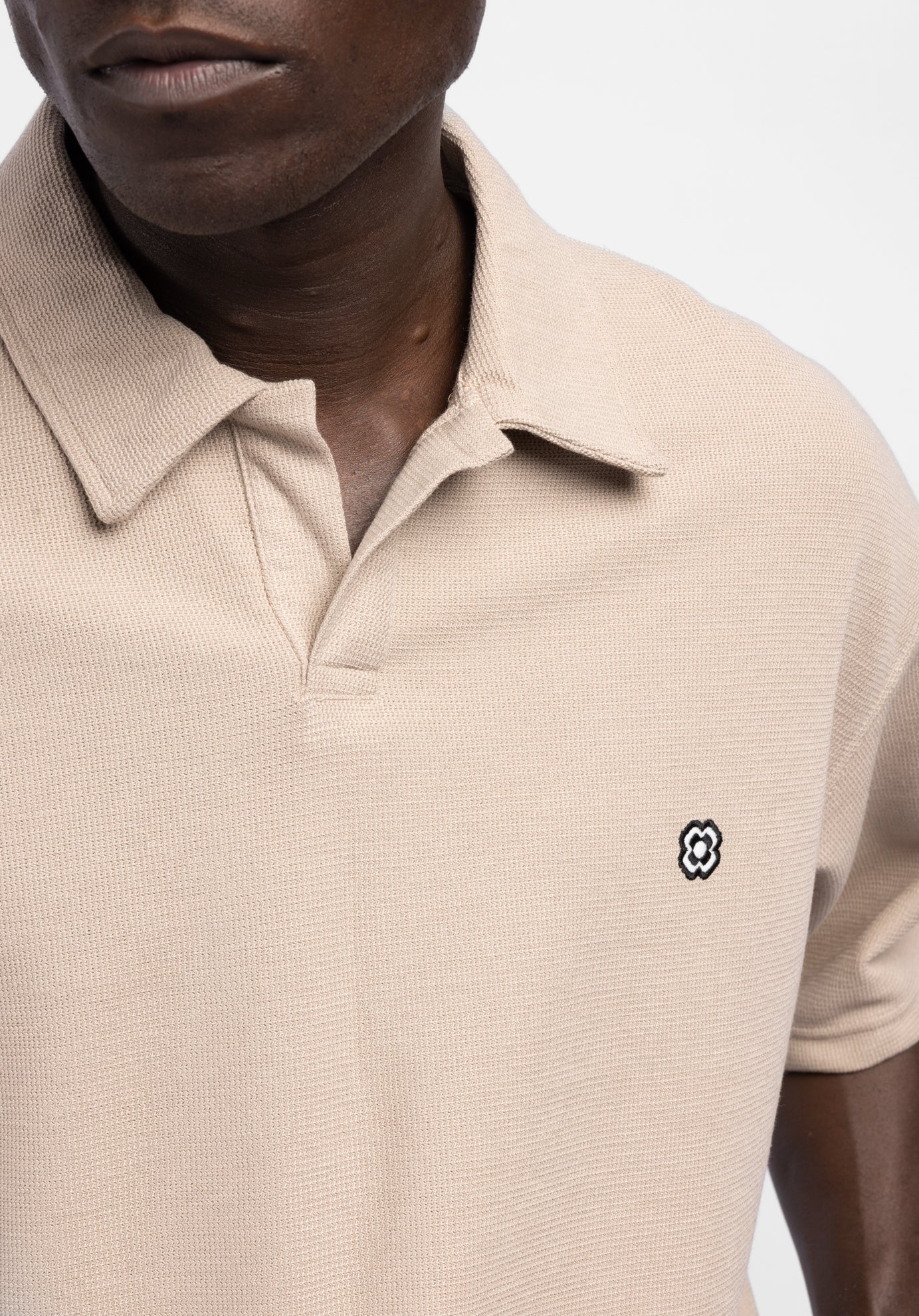 Minimal Nakışlı Polo Yaka T-Shirt
