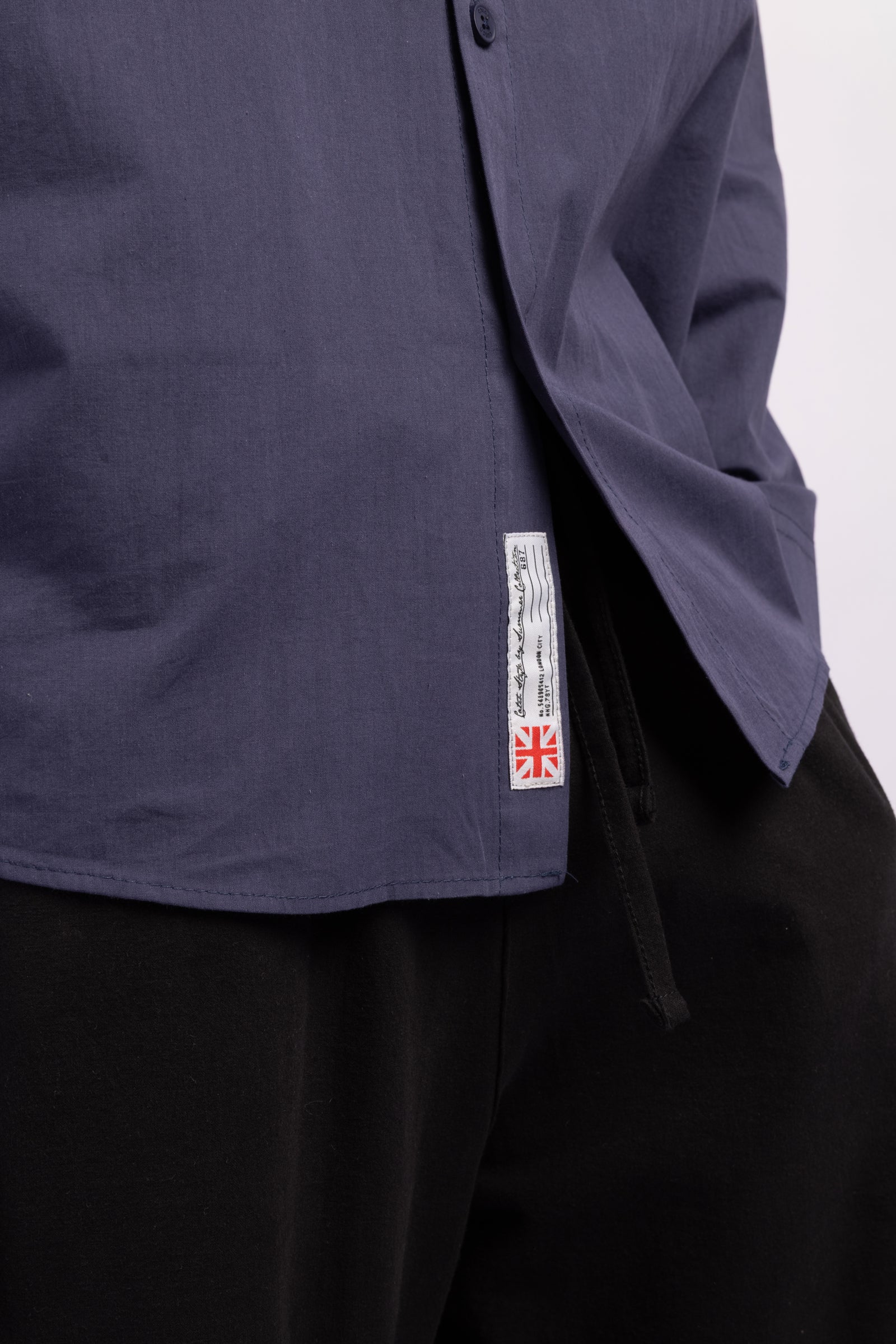 Minimal Etiket Detaylı Gömlek