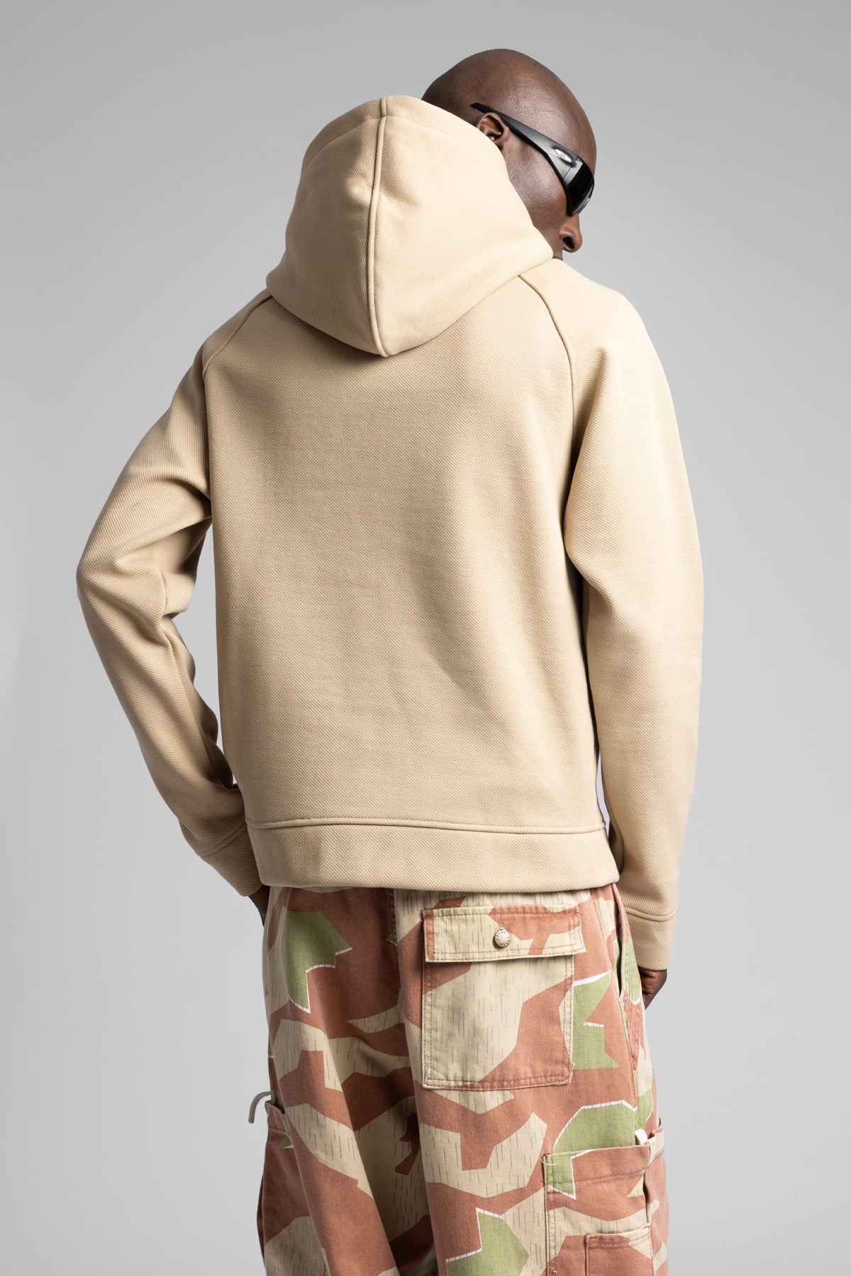 Minimal Nakış Detaylı Kapüşonlu Sweatshirt