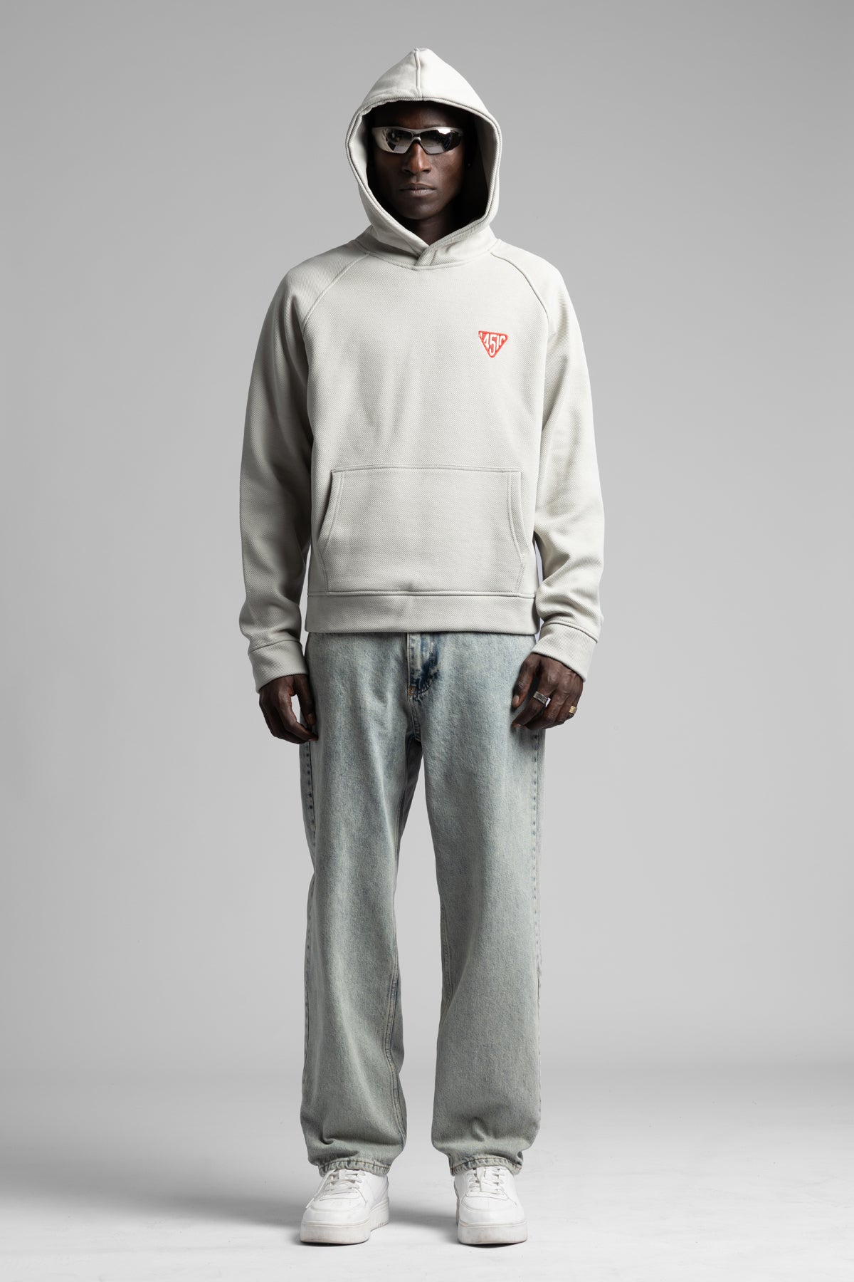 Minimal Nakış Detaylı Kapüşonlu Sweatshirt